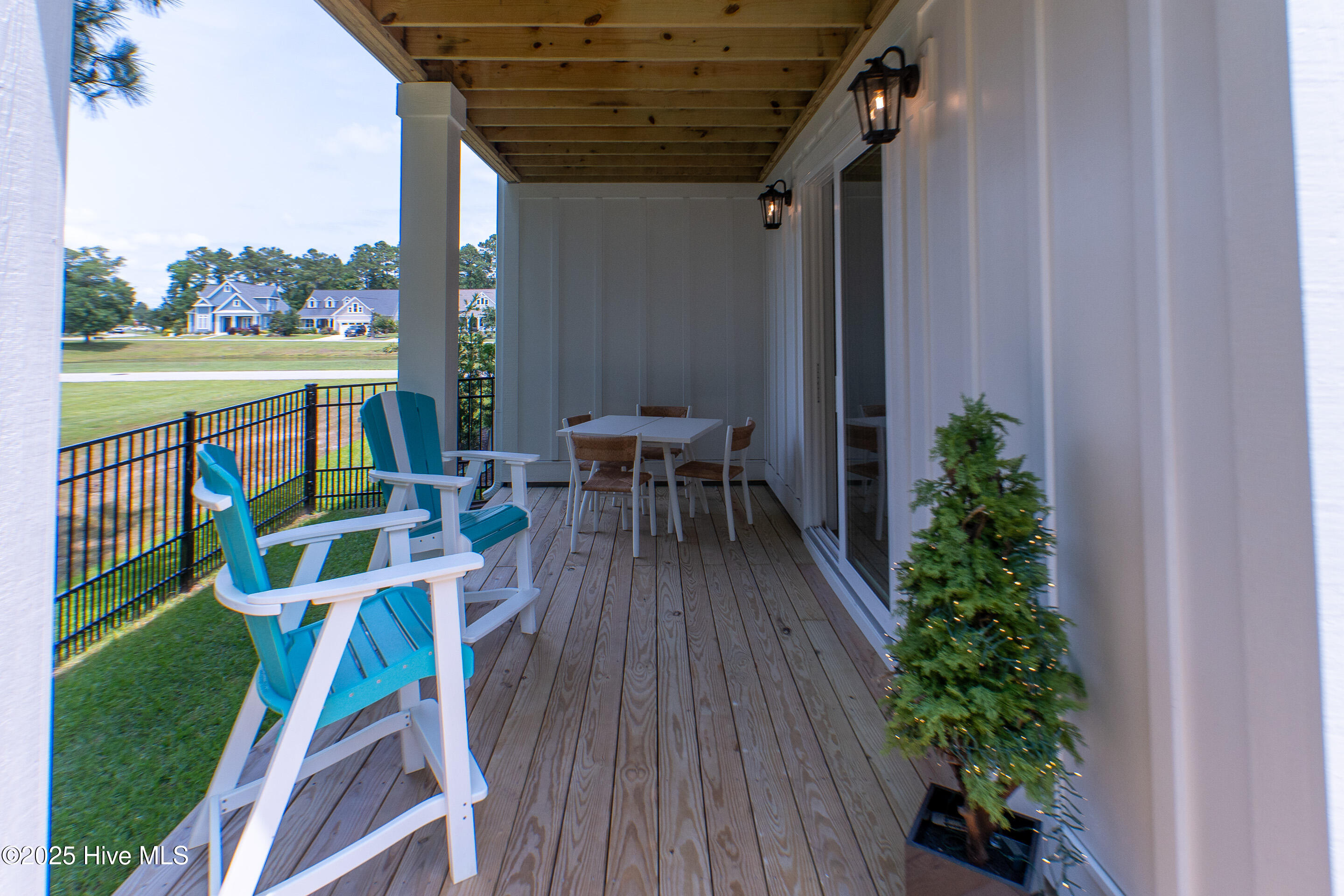 100526022 | Photo 43