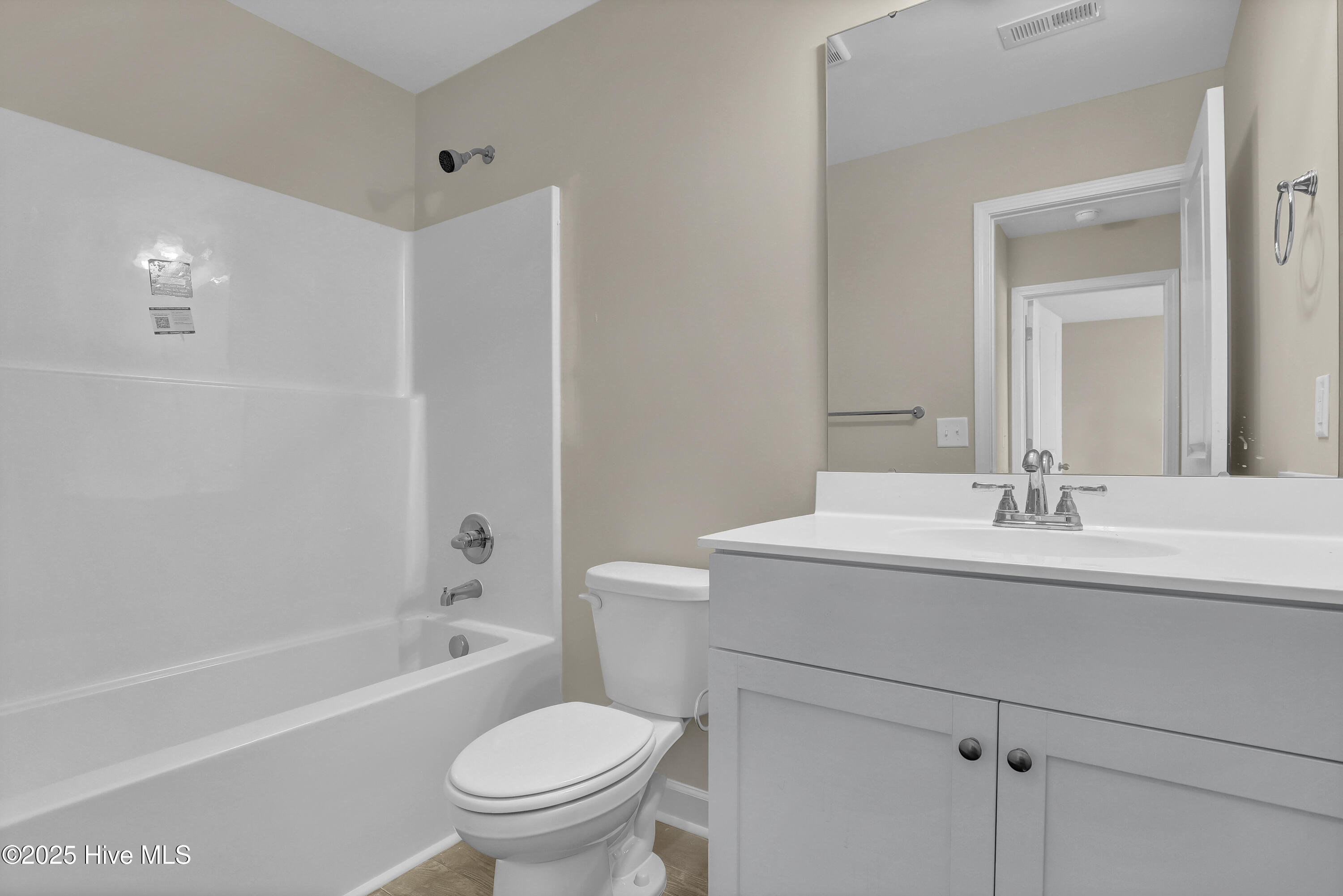 100507419 | Photo 11