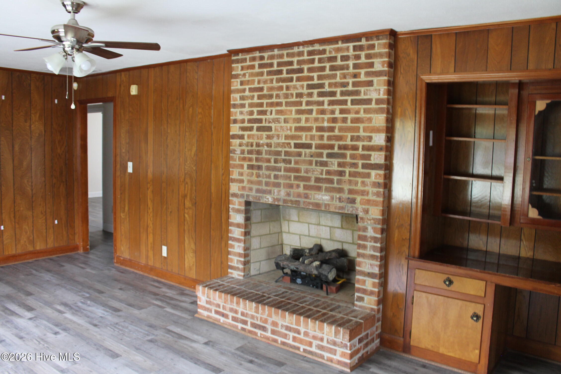 100565627 | Photo 35