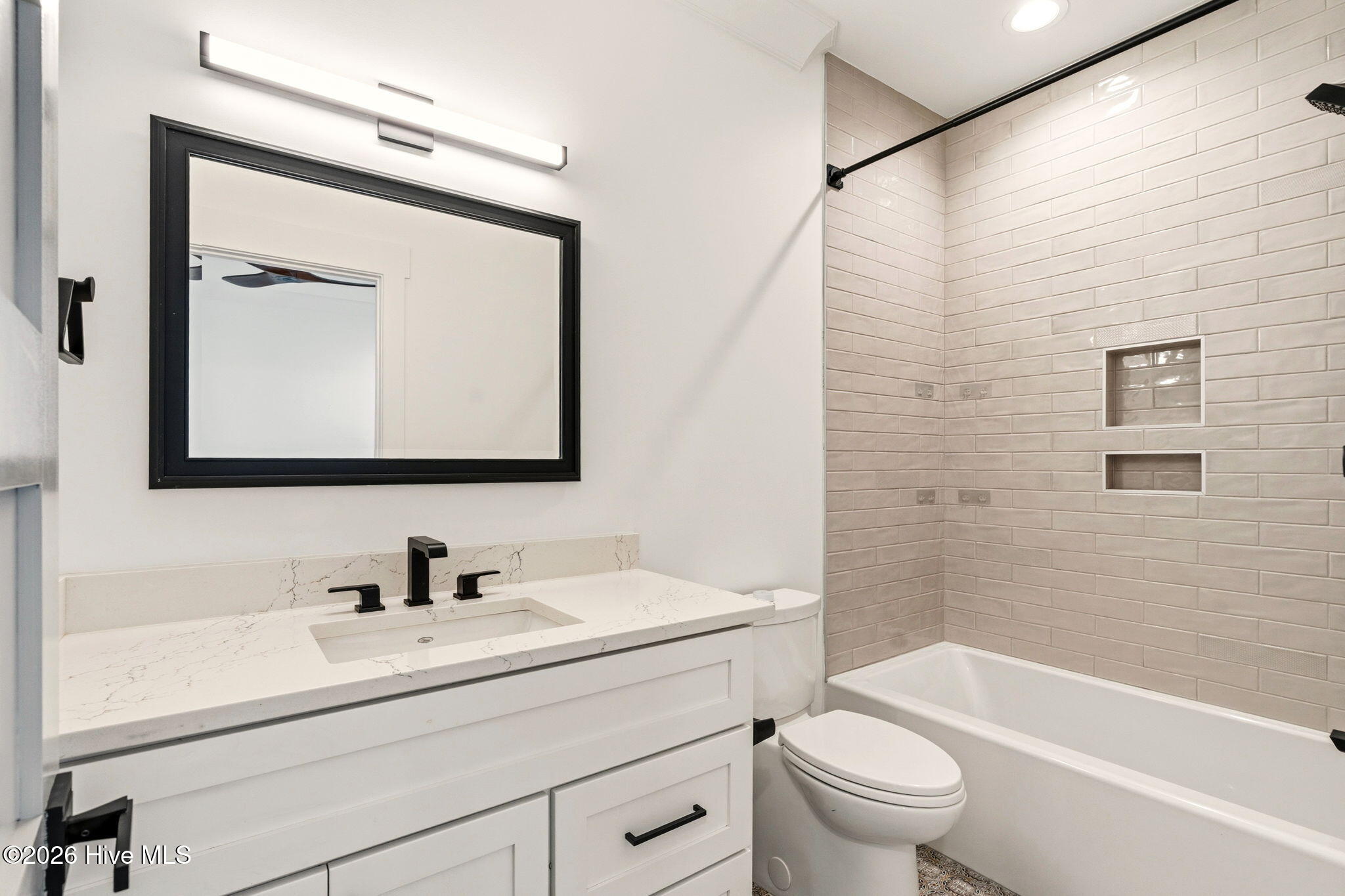 100557252 | Photo 37