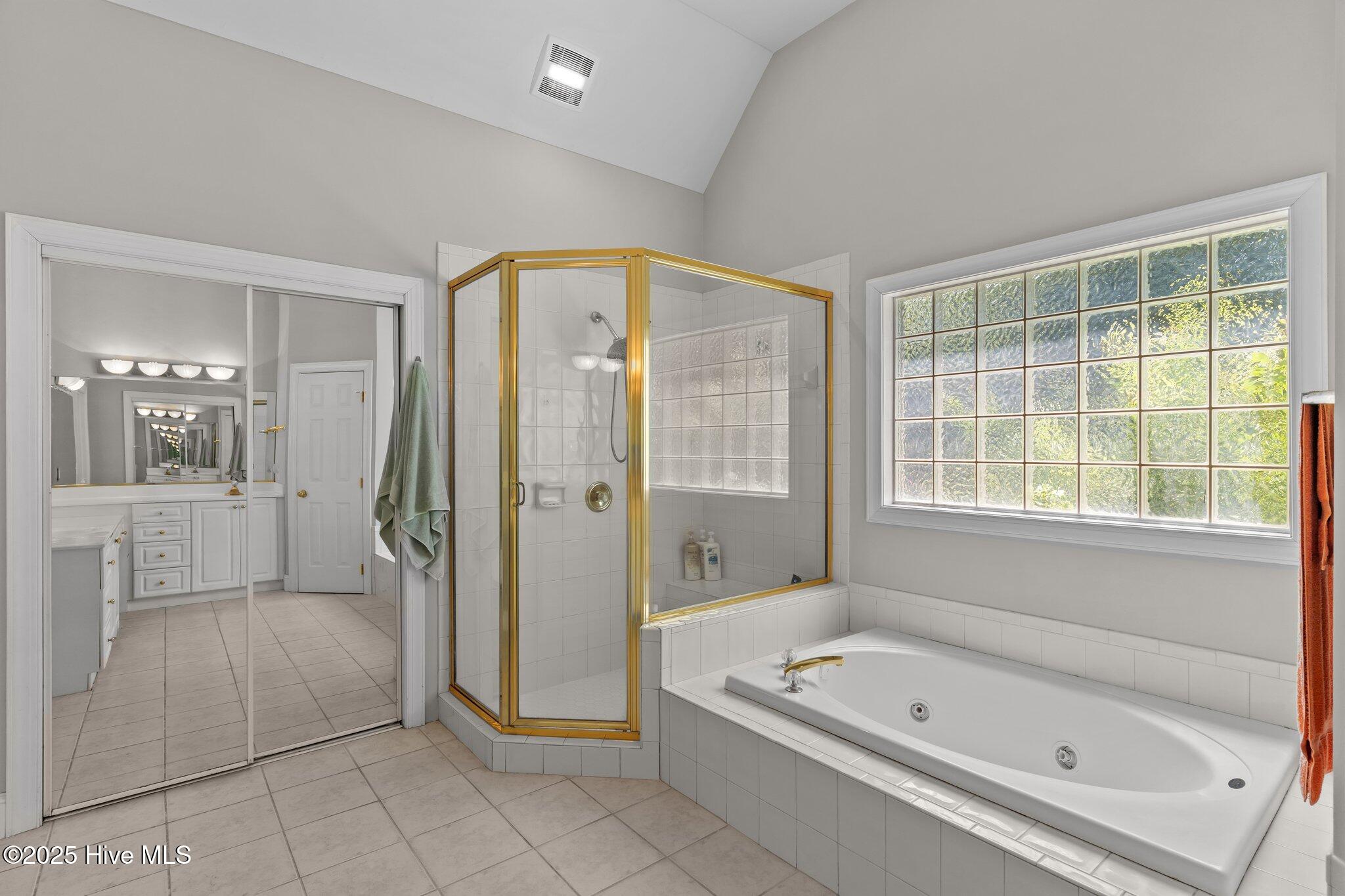 100549329 | Photo 27