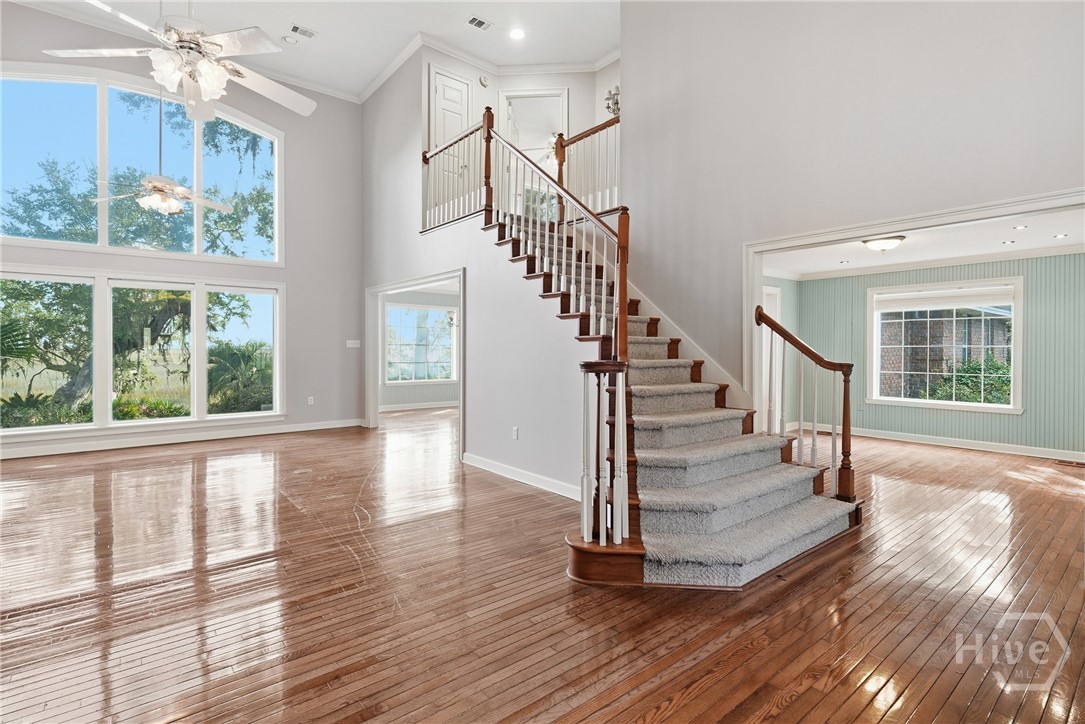 Entry way connected to the living room and dining room