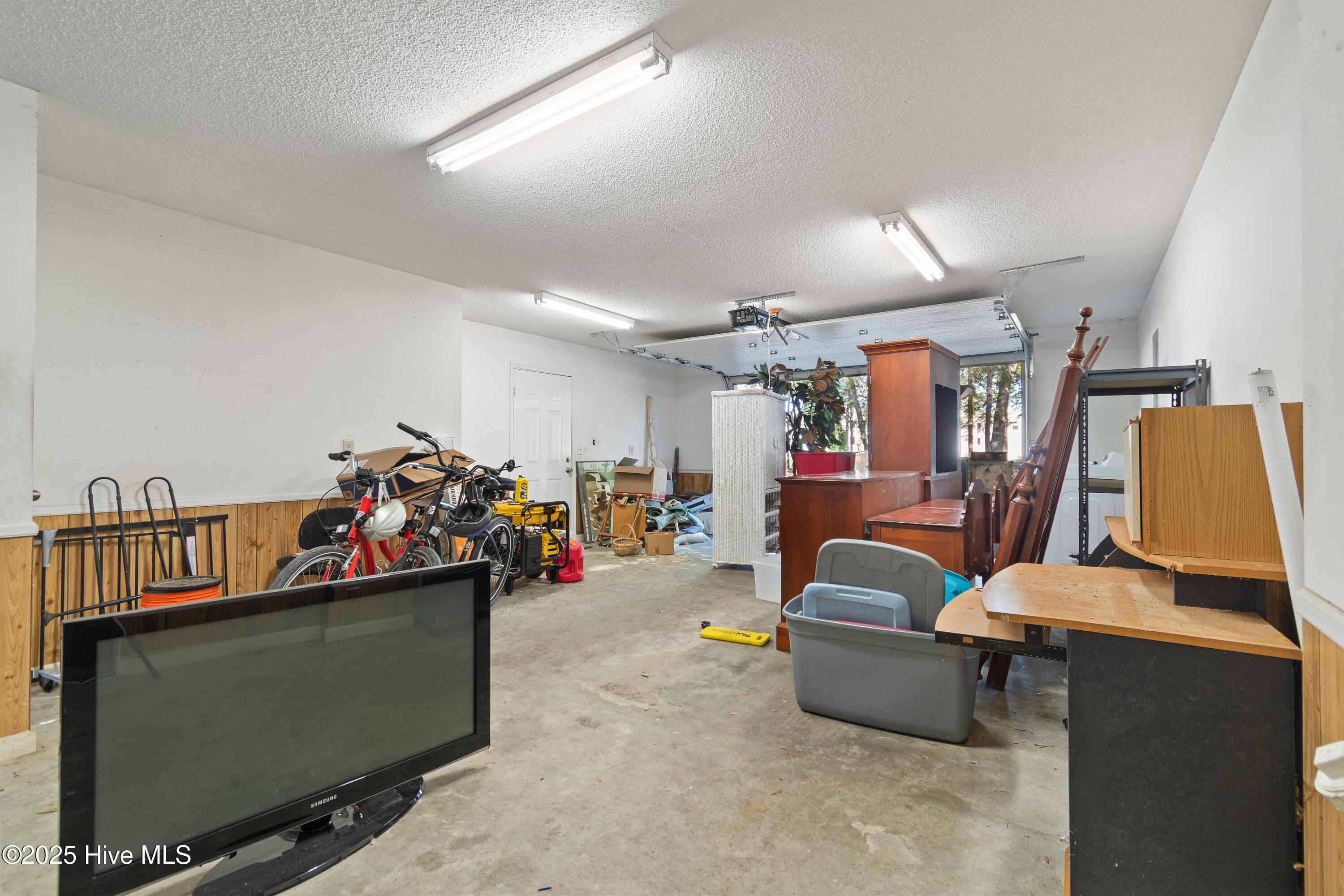 100544221 | Photo 42