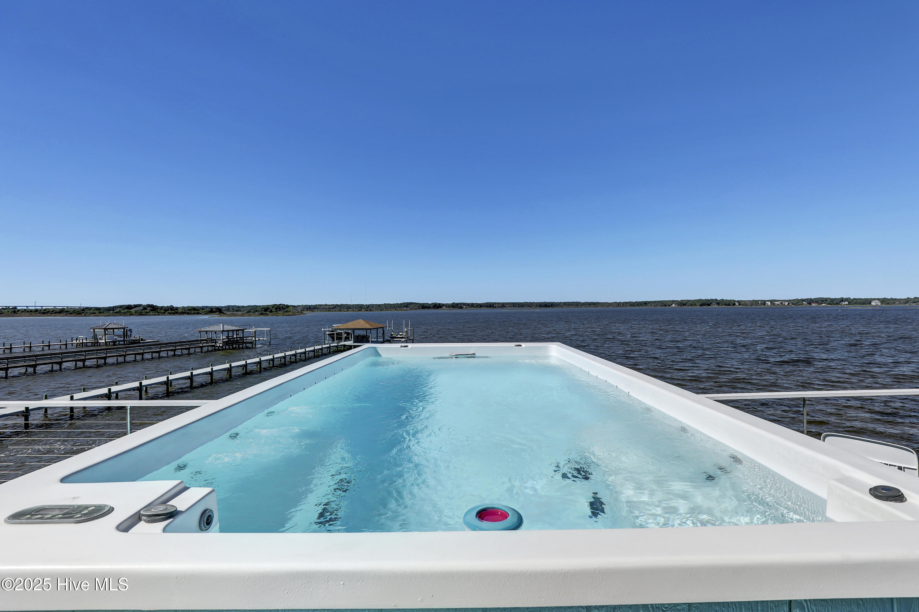 100537166 | Photo 51