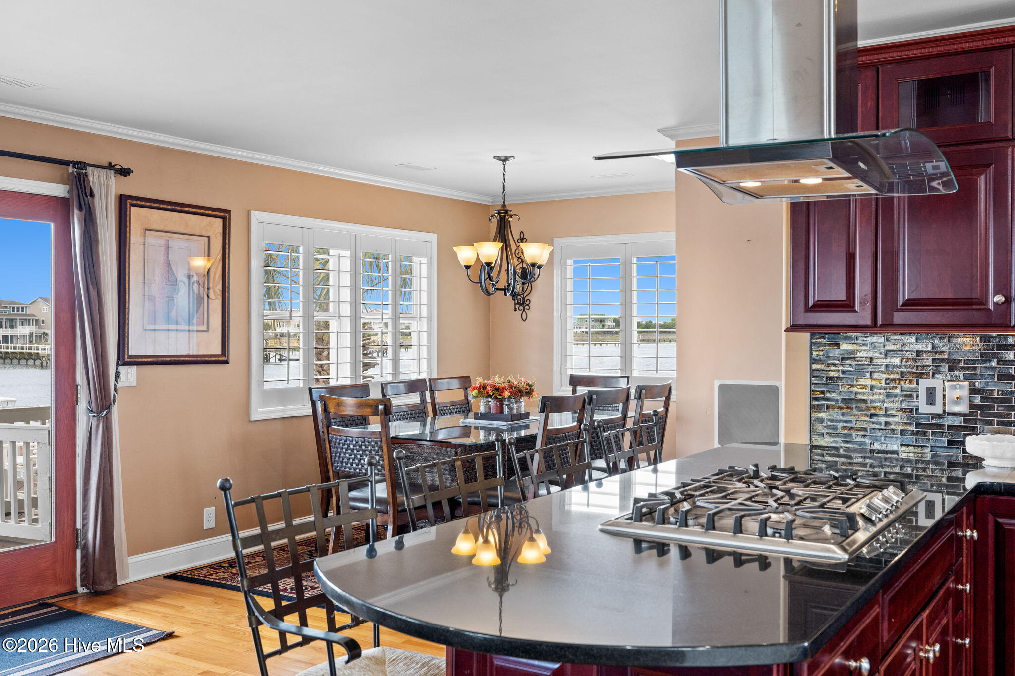 100570592 | Photo 14