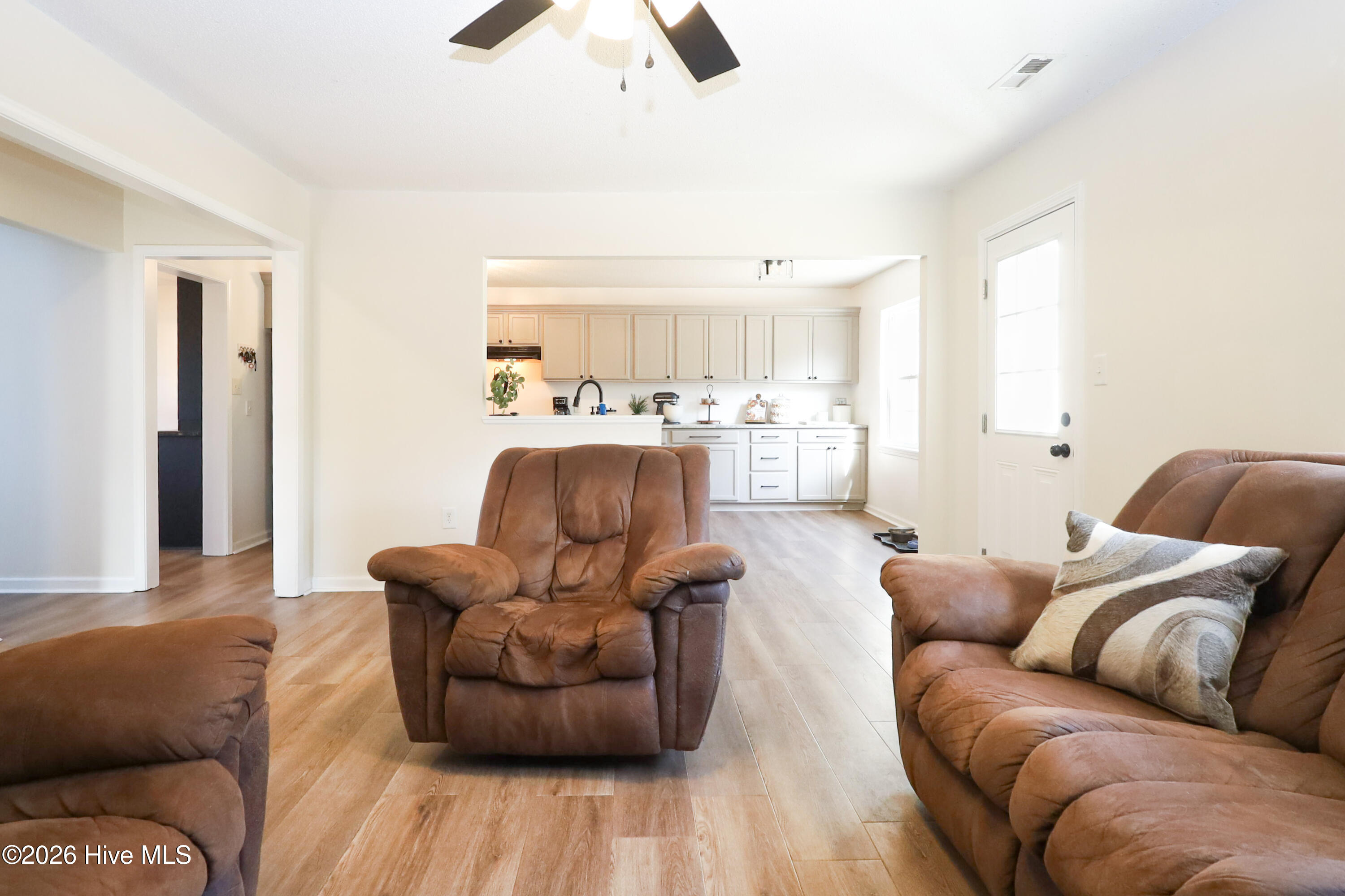 100549070 | Photo 13