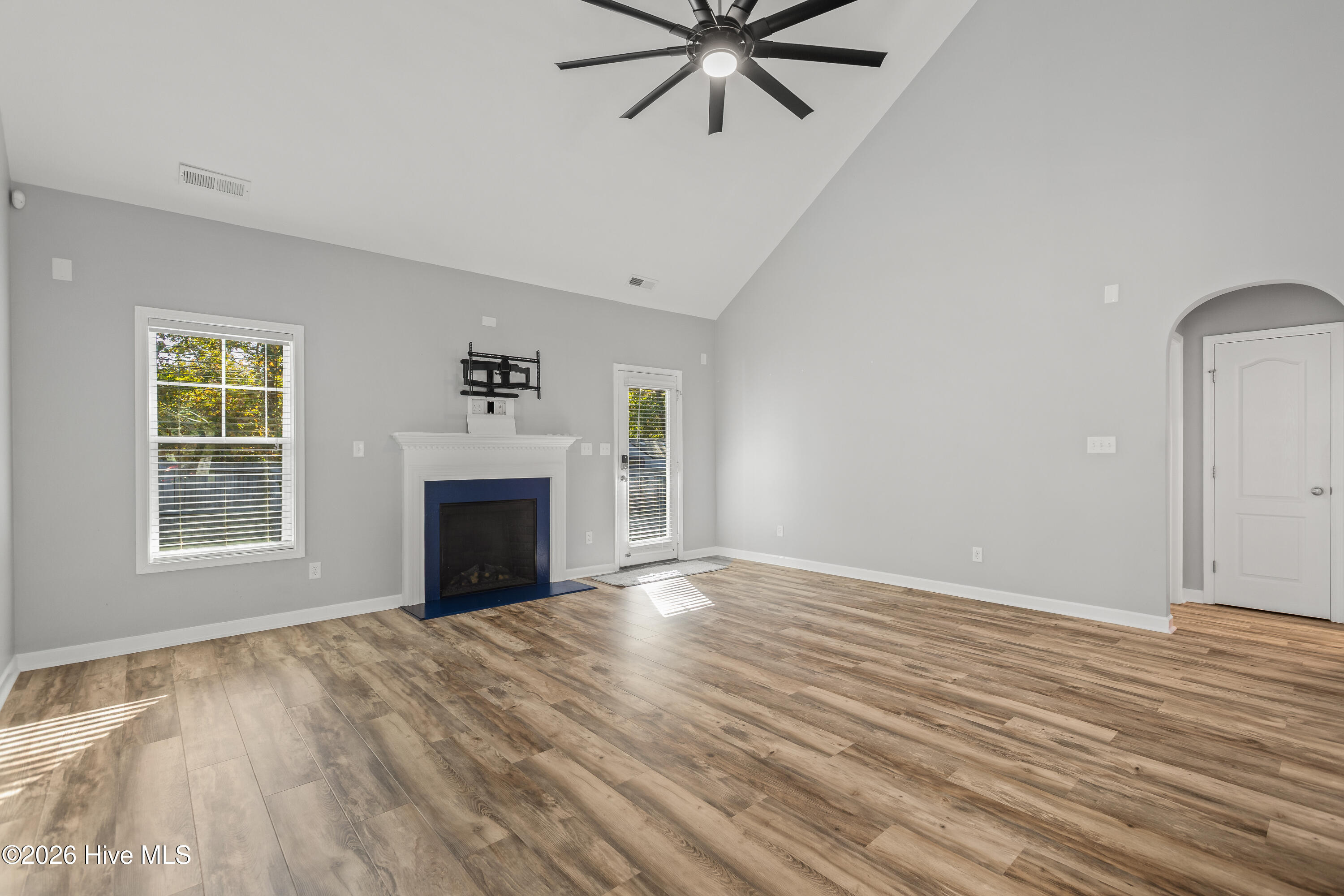 100551493 | Photo 17