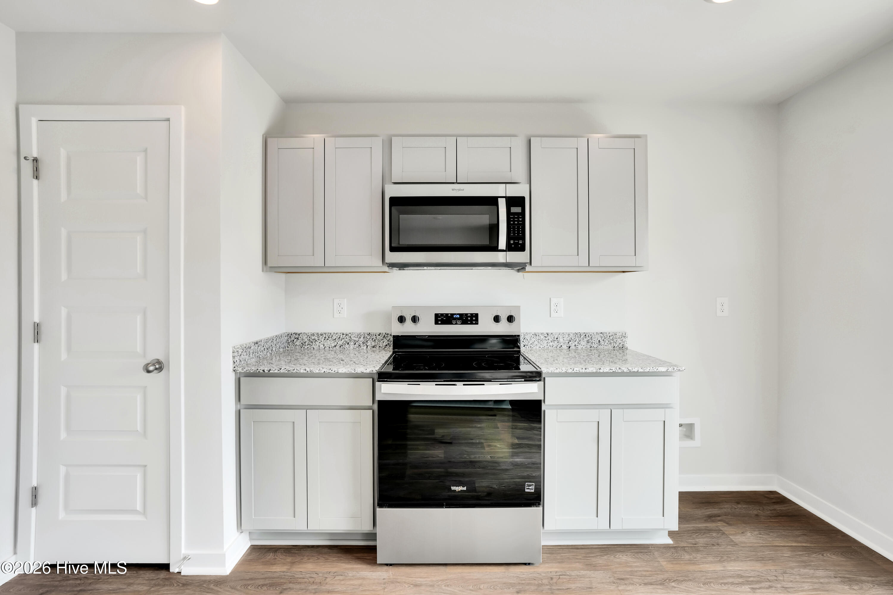 100561798 | Photo 17