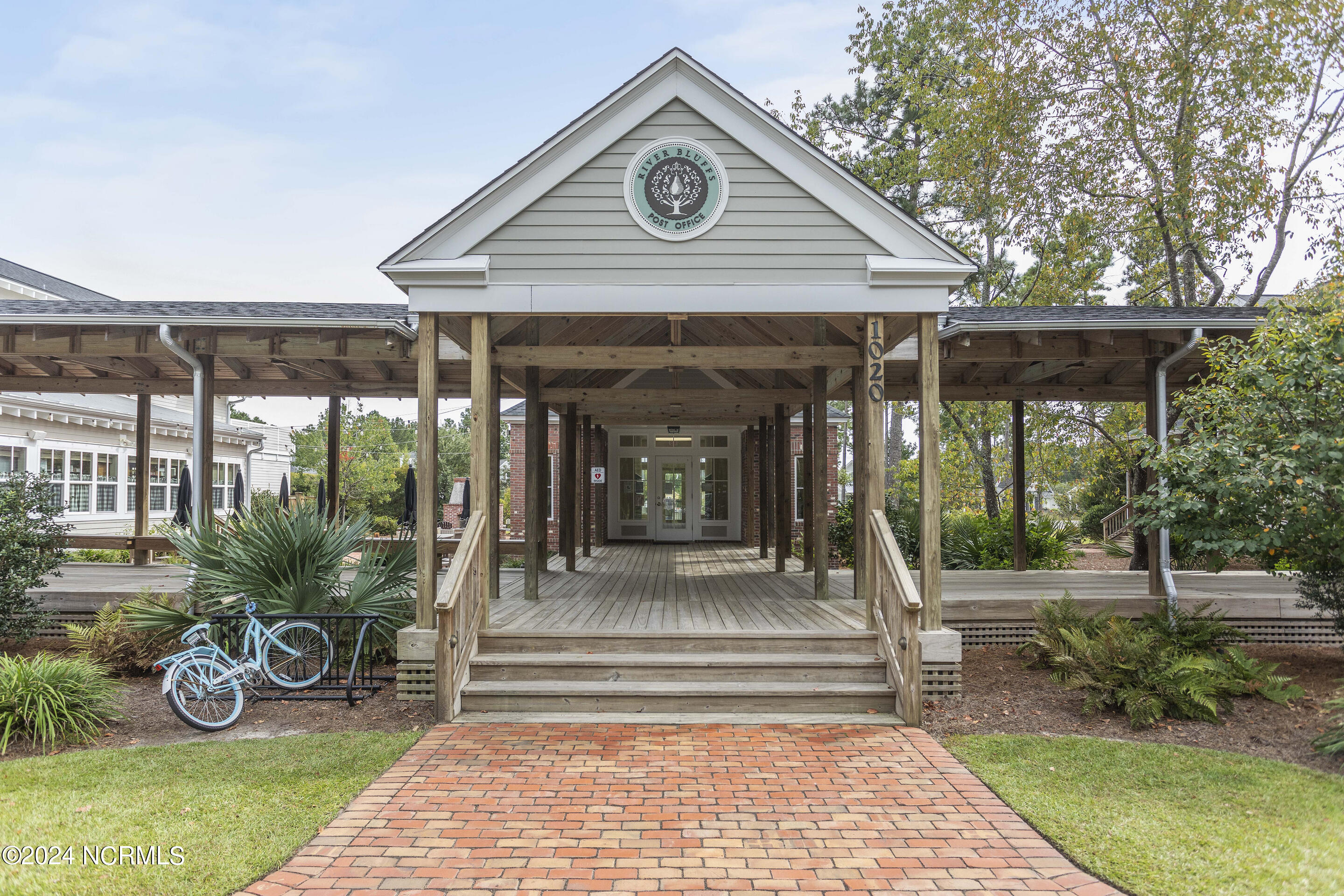 100554009 | Photo 53