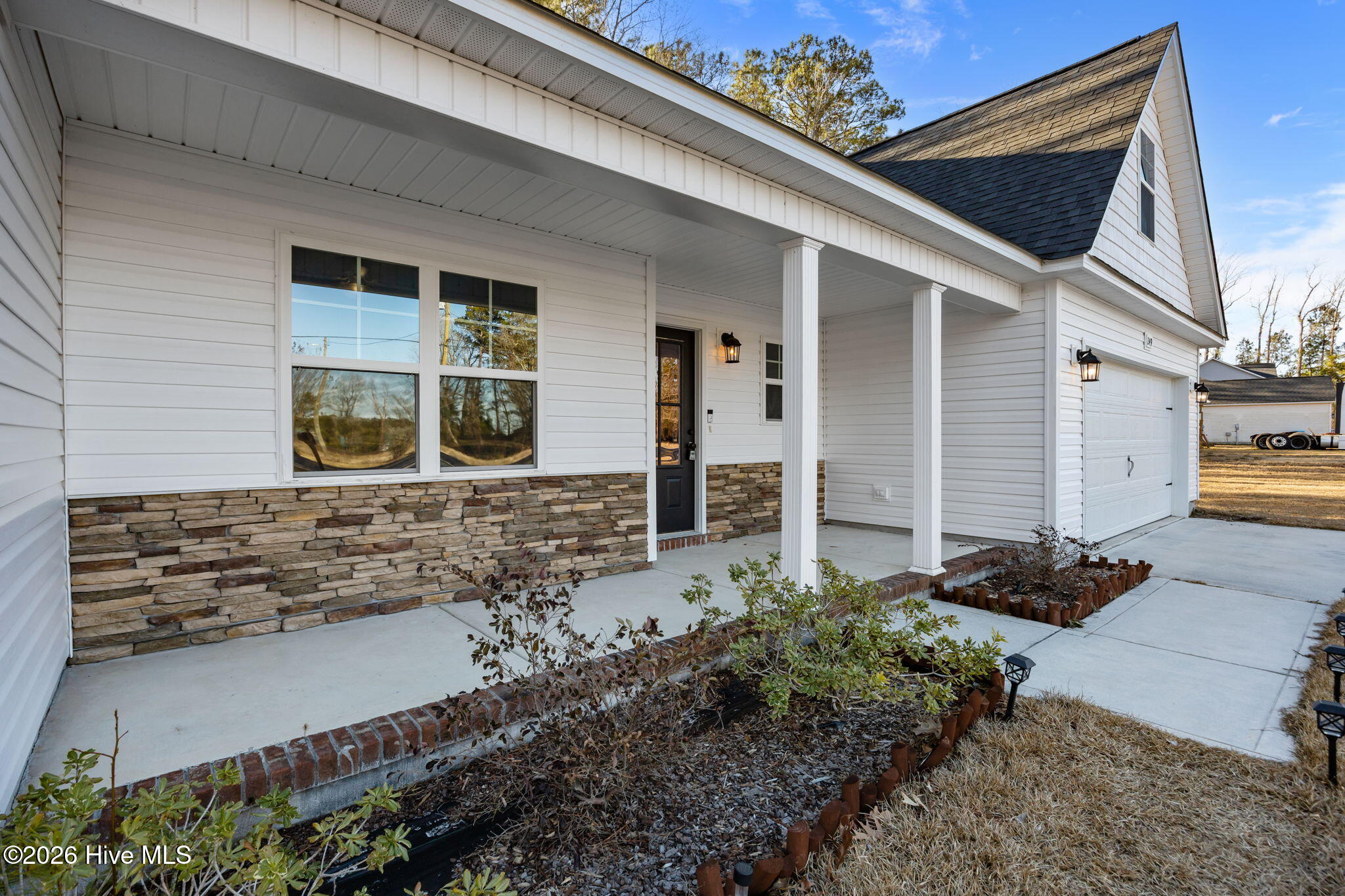 100553679 | Photo 38