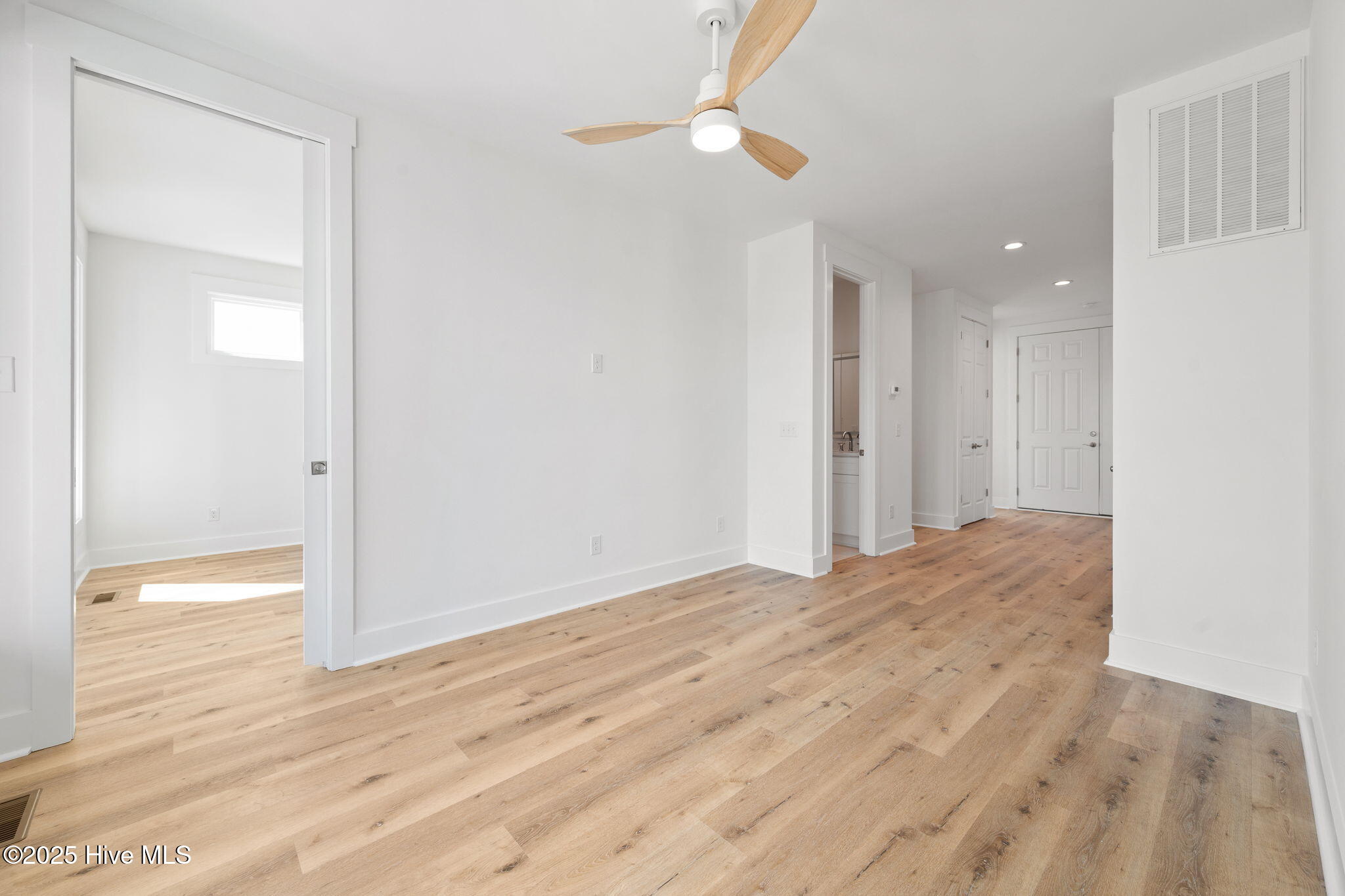 100525403 | Photo 27