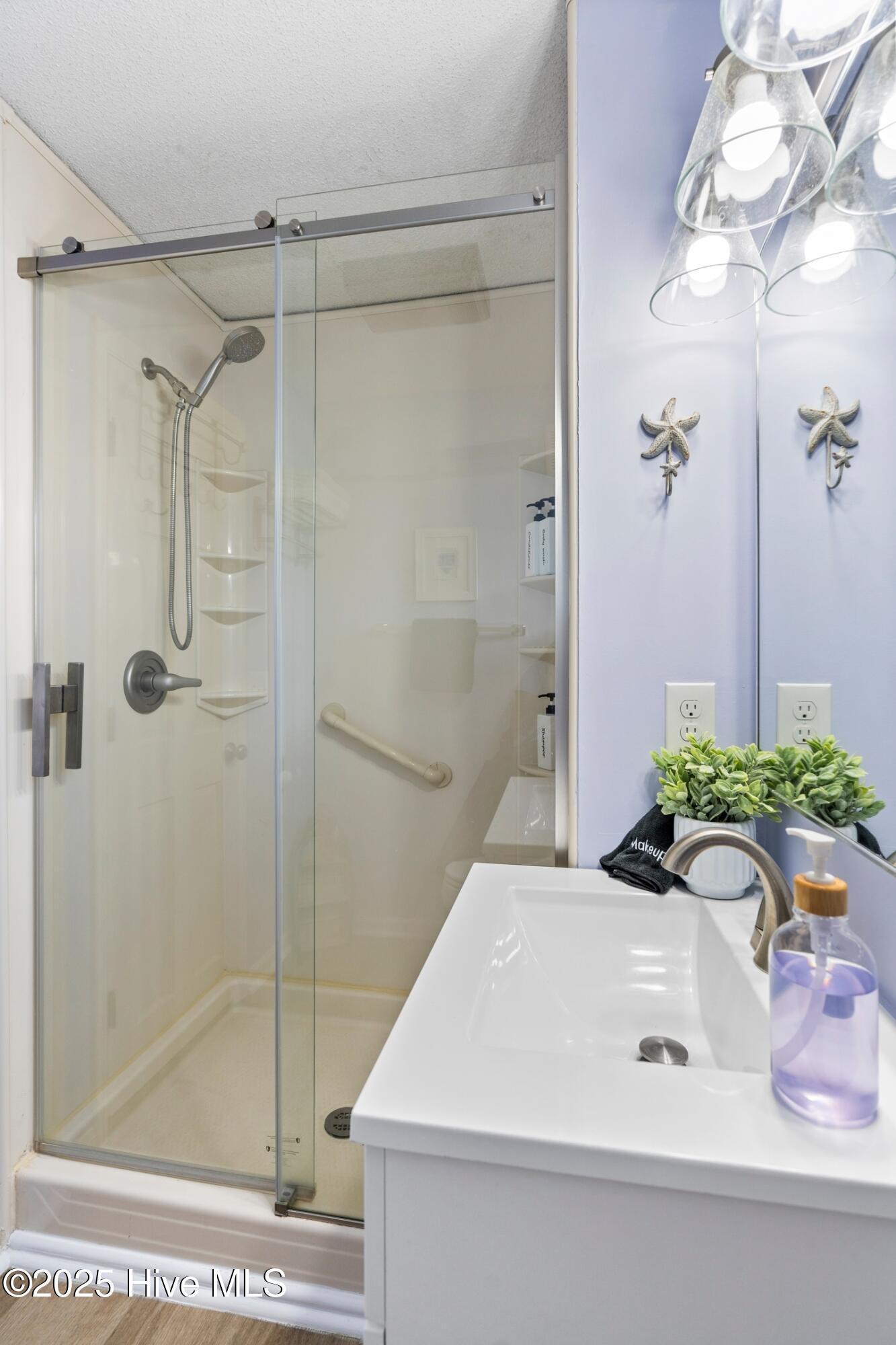 100536388 | Photo 22