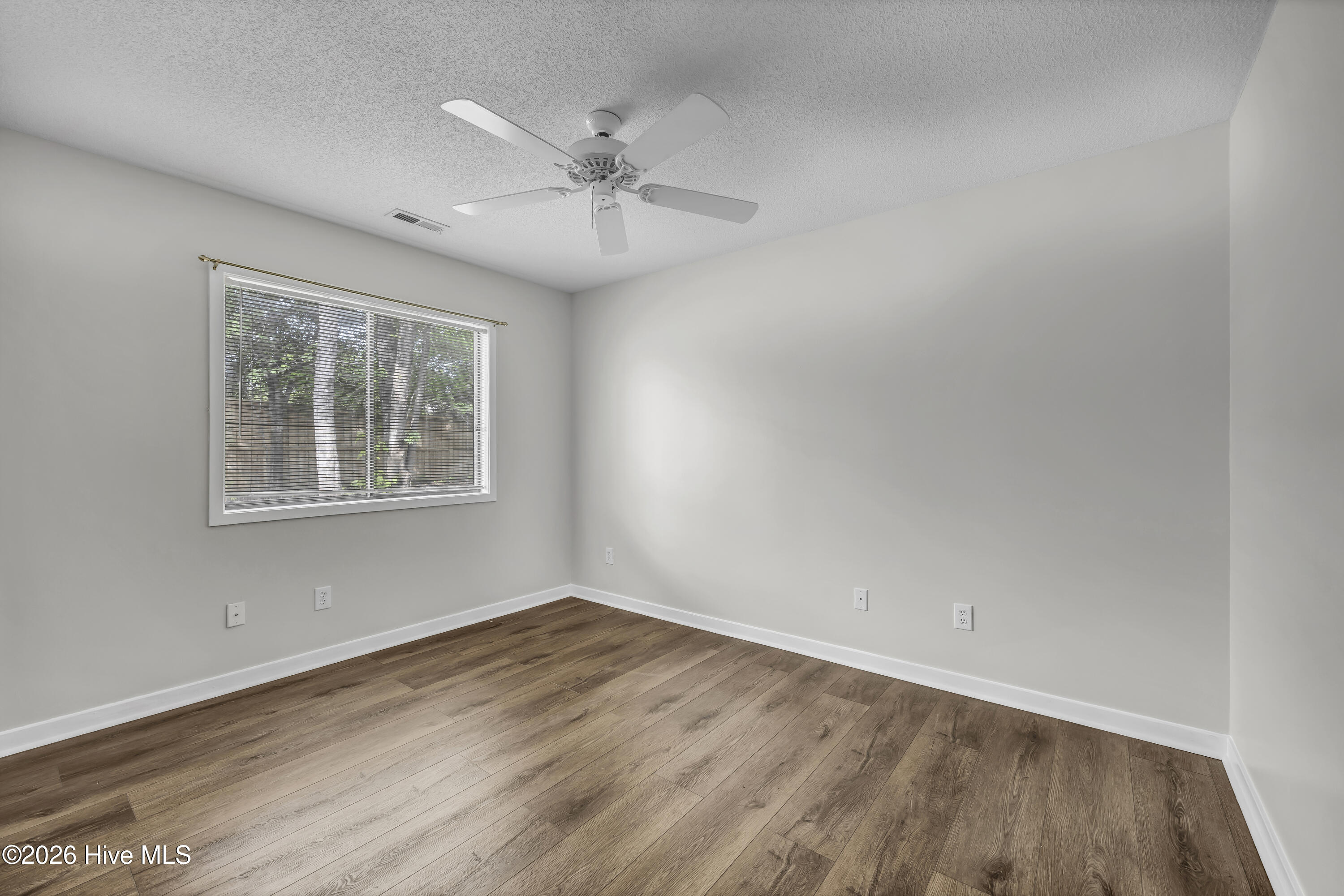 100569442 | Photo 16