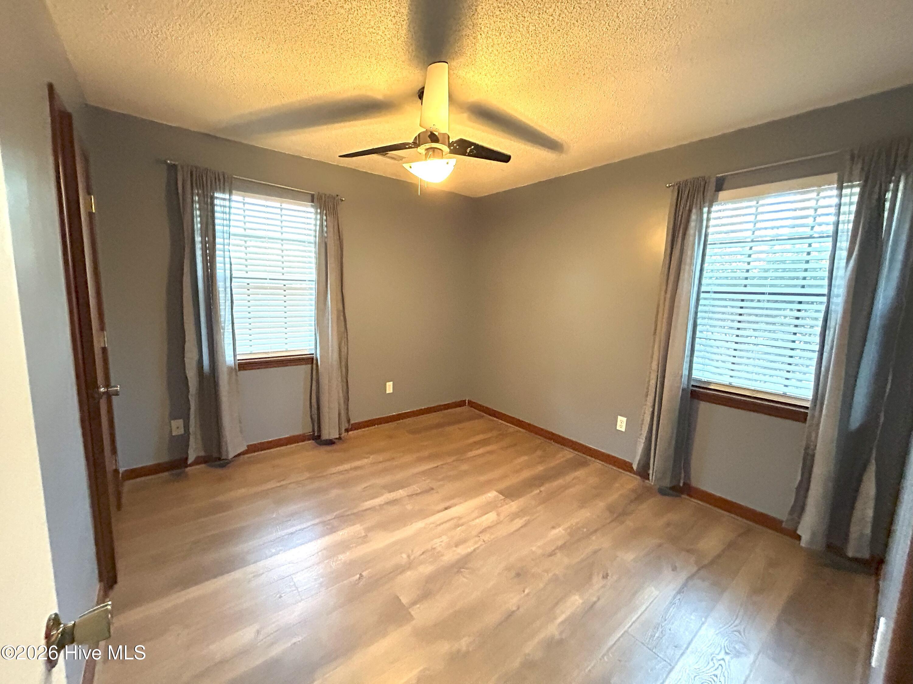 100557672 | Photo 14