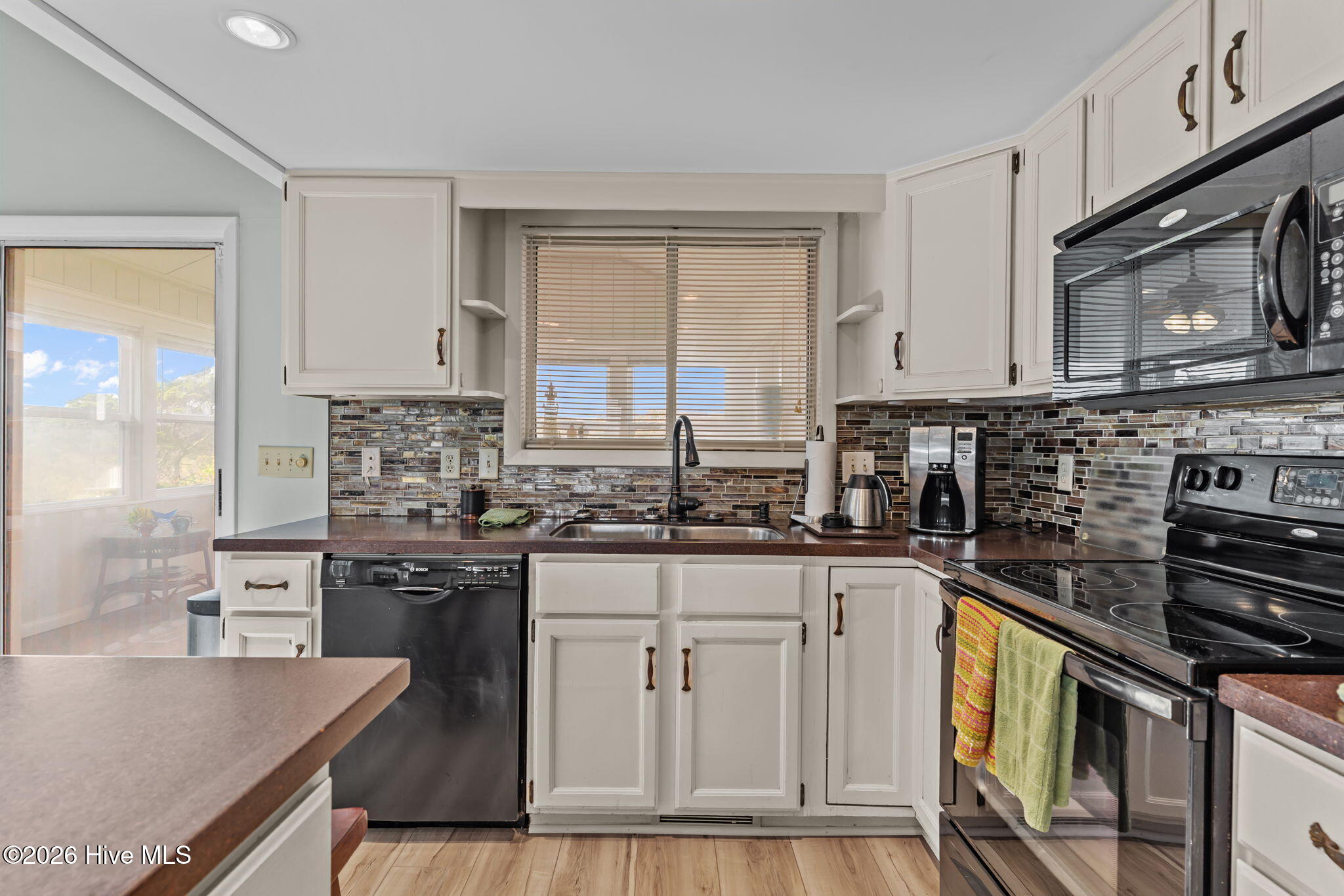 100553144 | Photo 40