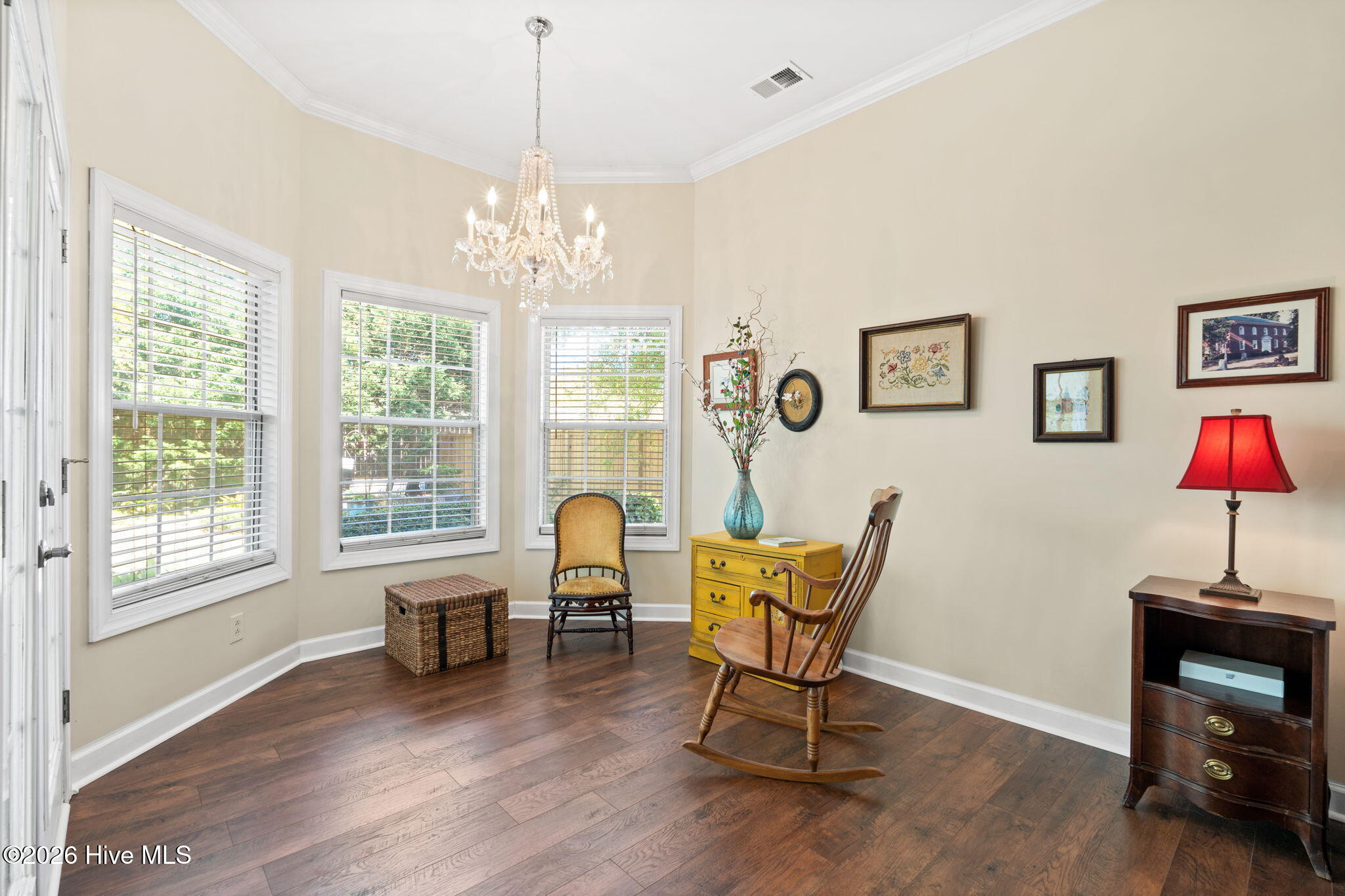 100567853 | Photo 18