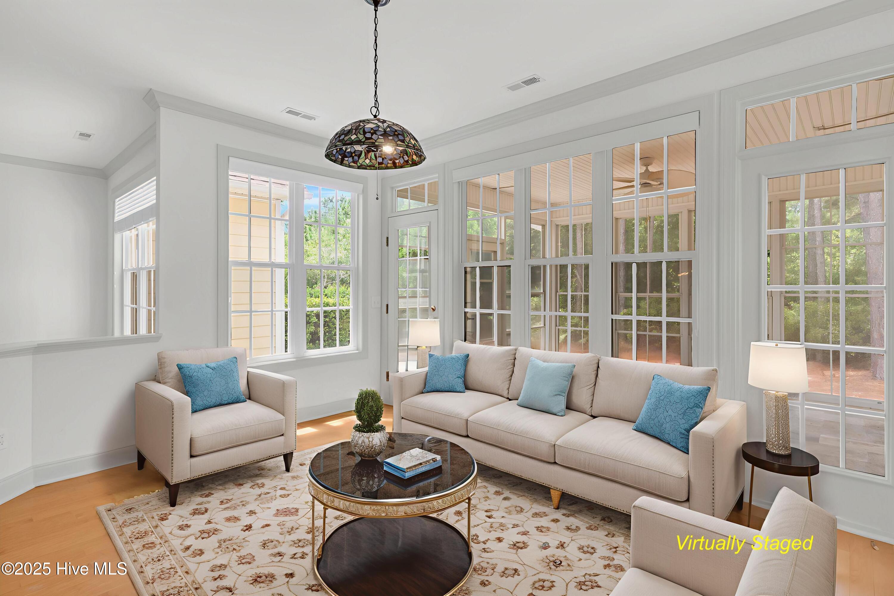 100523896 | Photo 19