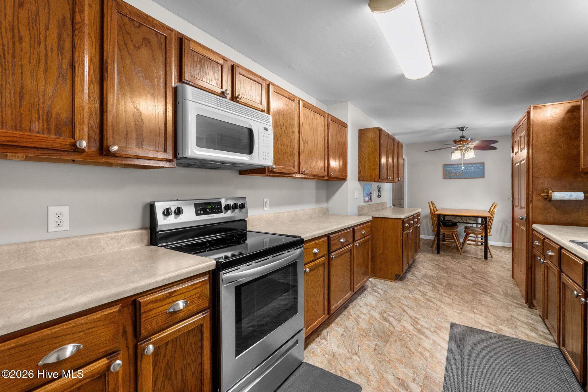 100548359 | Photo 15