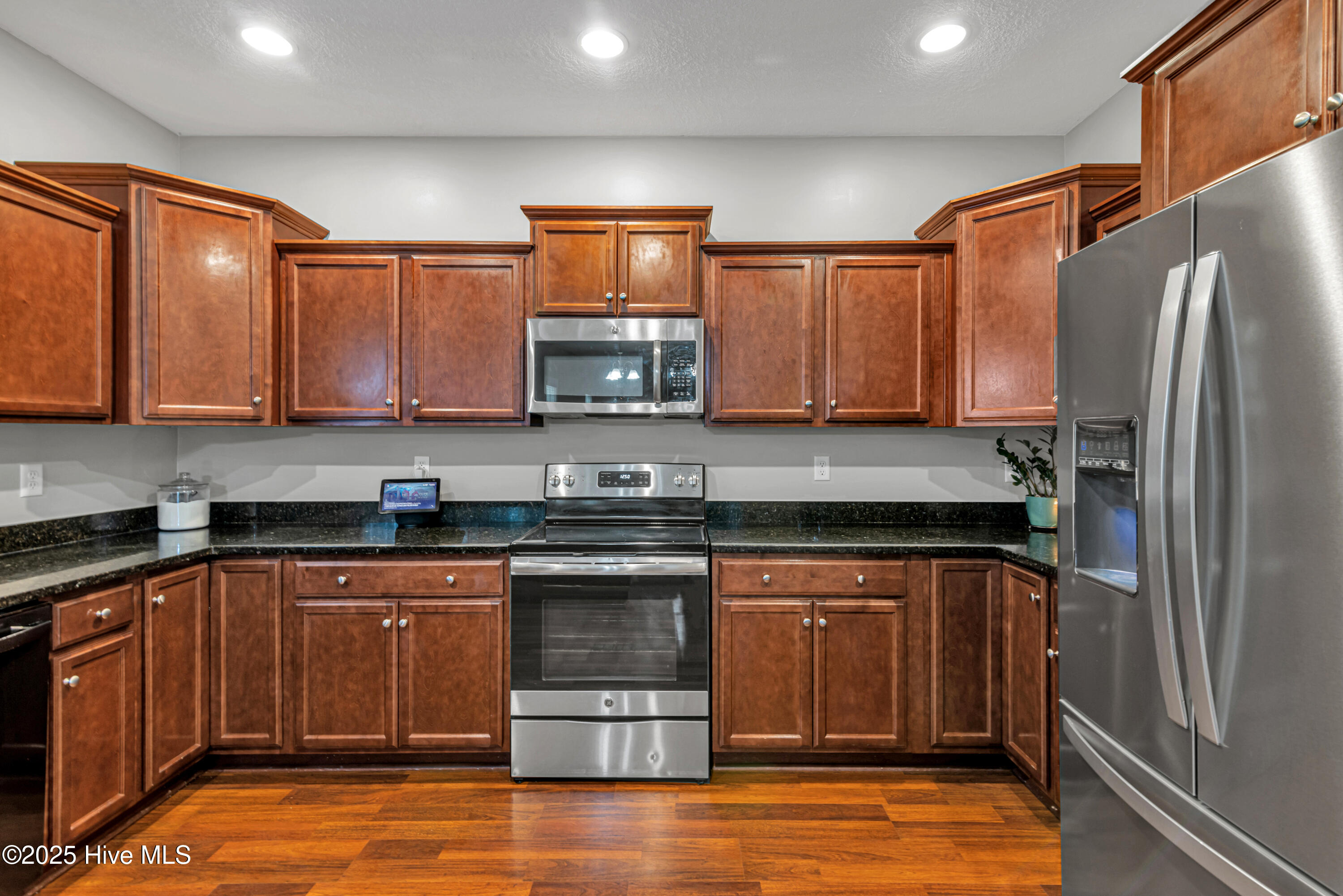 100545254 | Photo 11