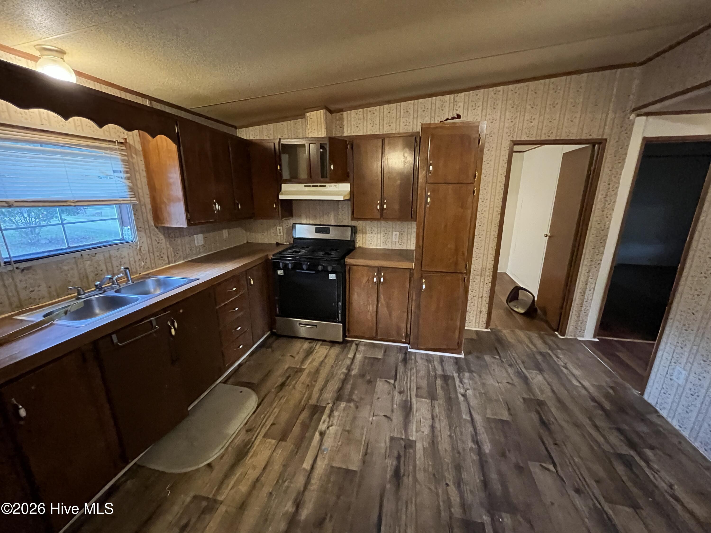 100568963 | Photo 39