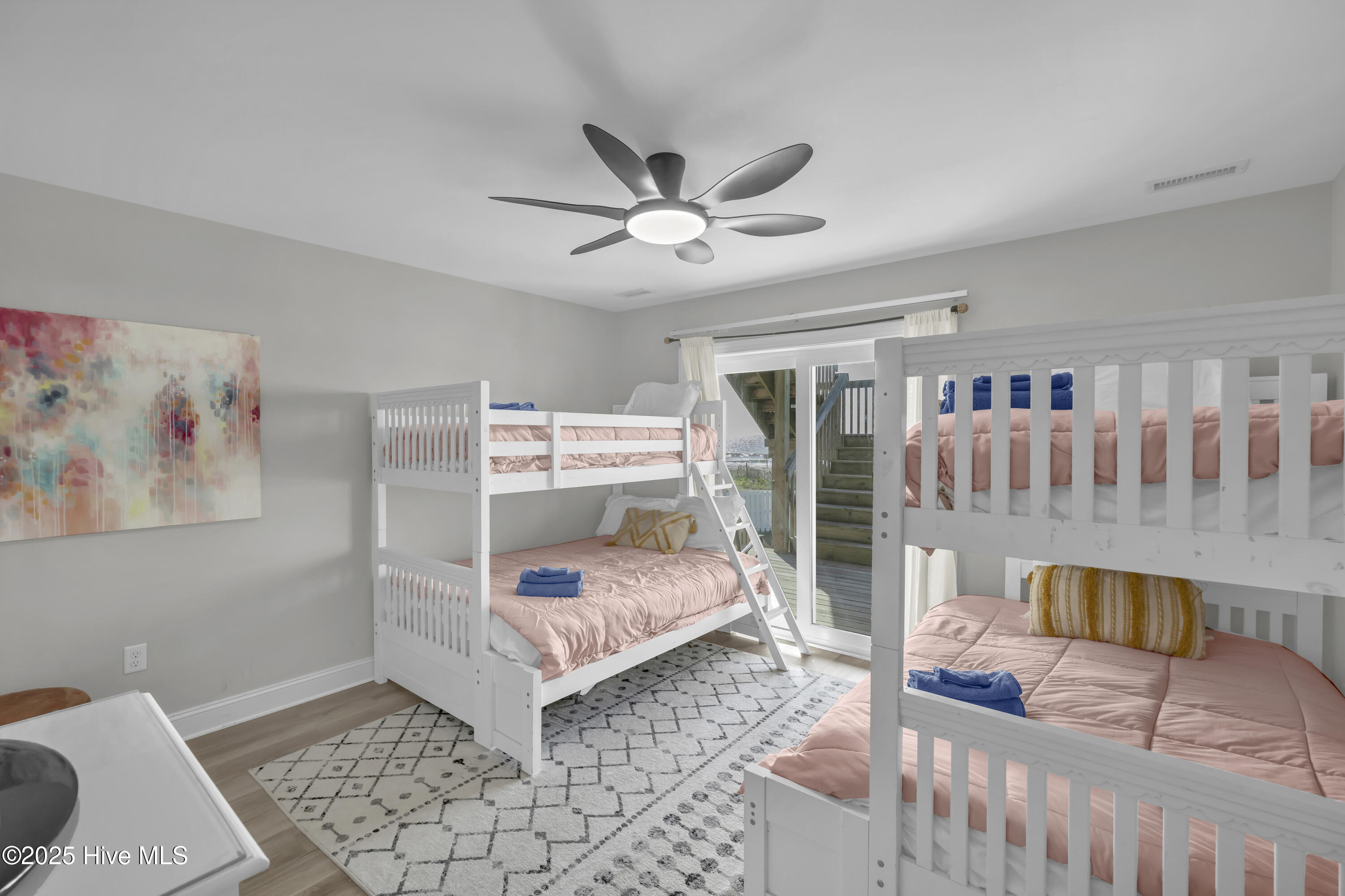 100535806 | Photo 33