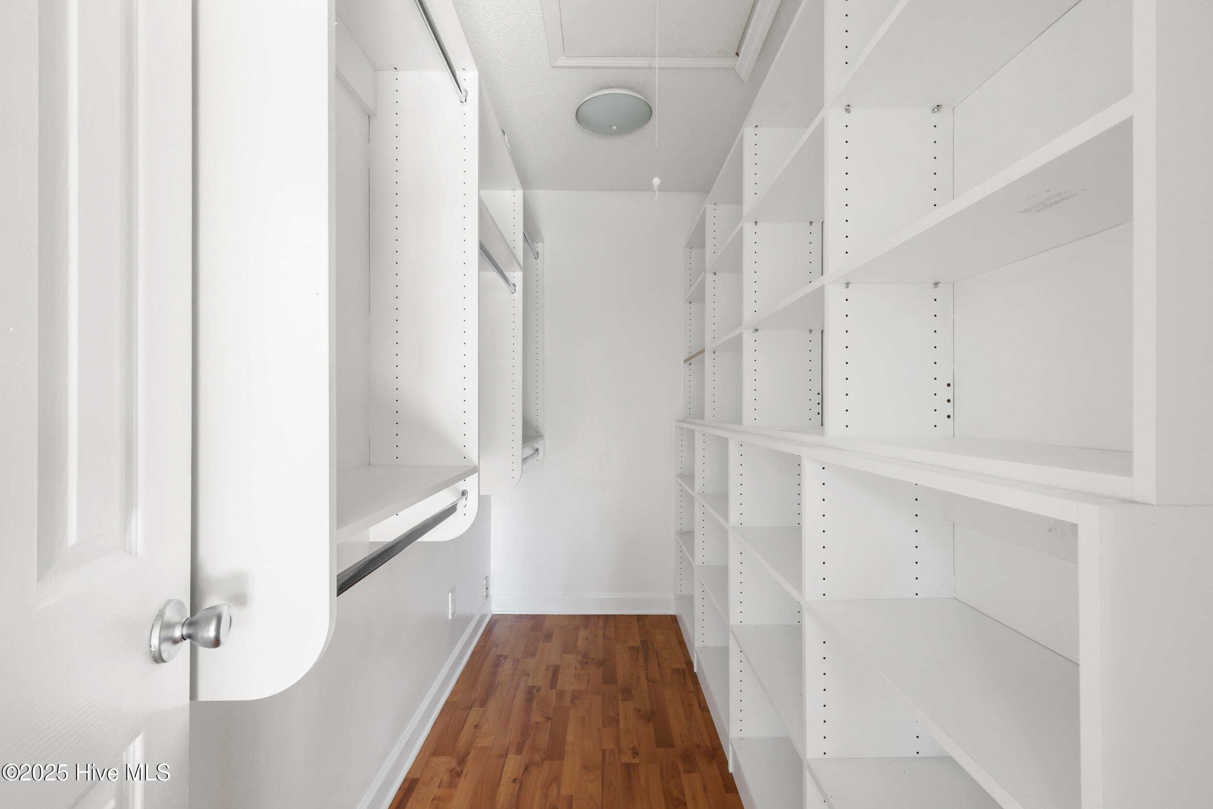 100542075 | Photo 33