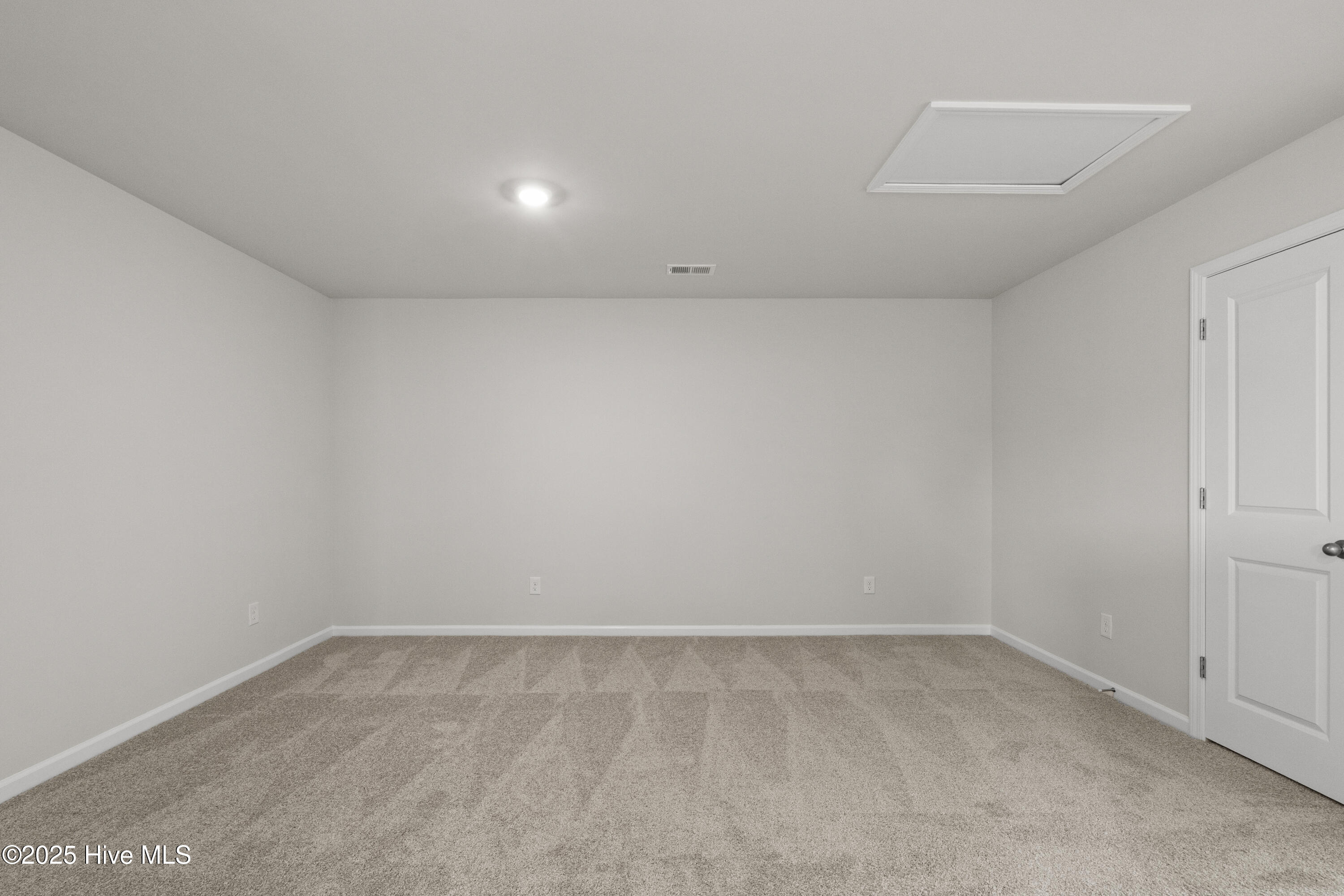 100536567 | Photo 24