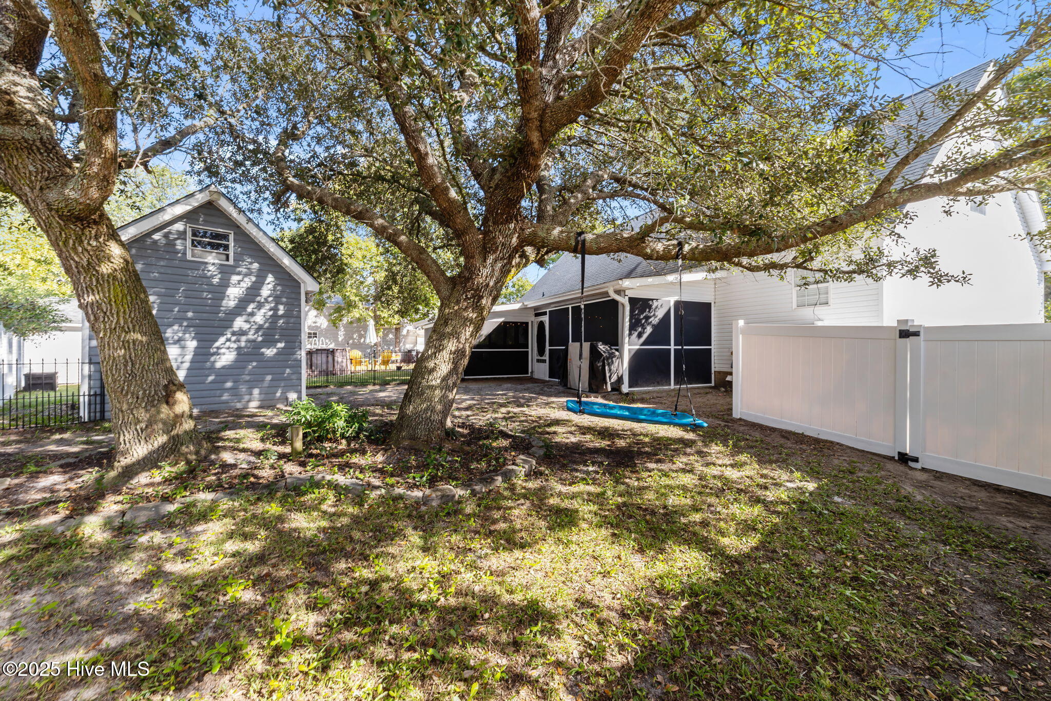 100533050 | Photo 42