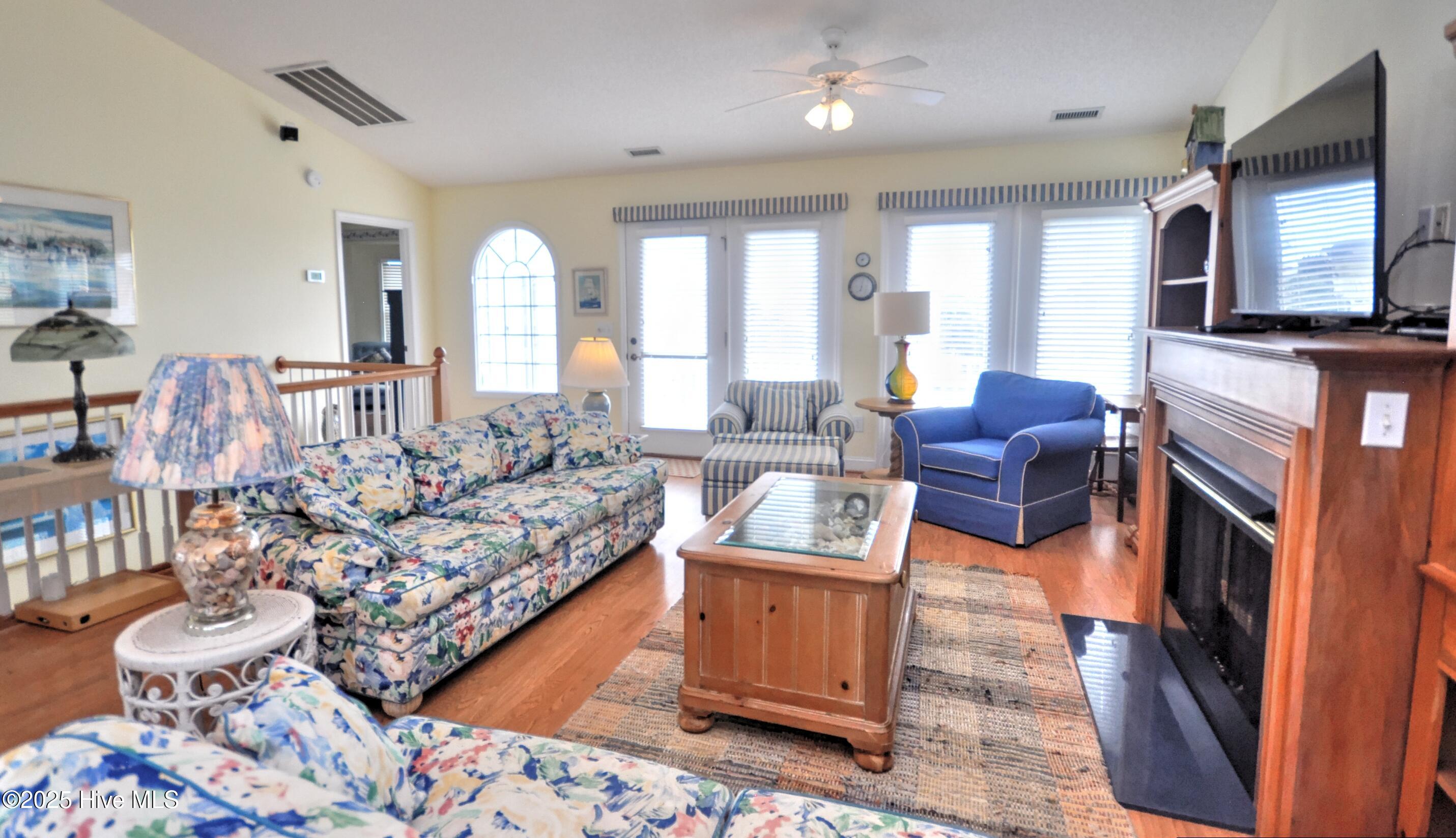 100538748 | Photo 13