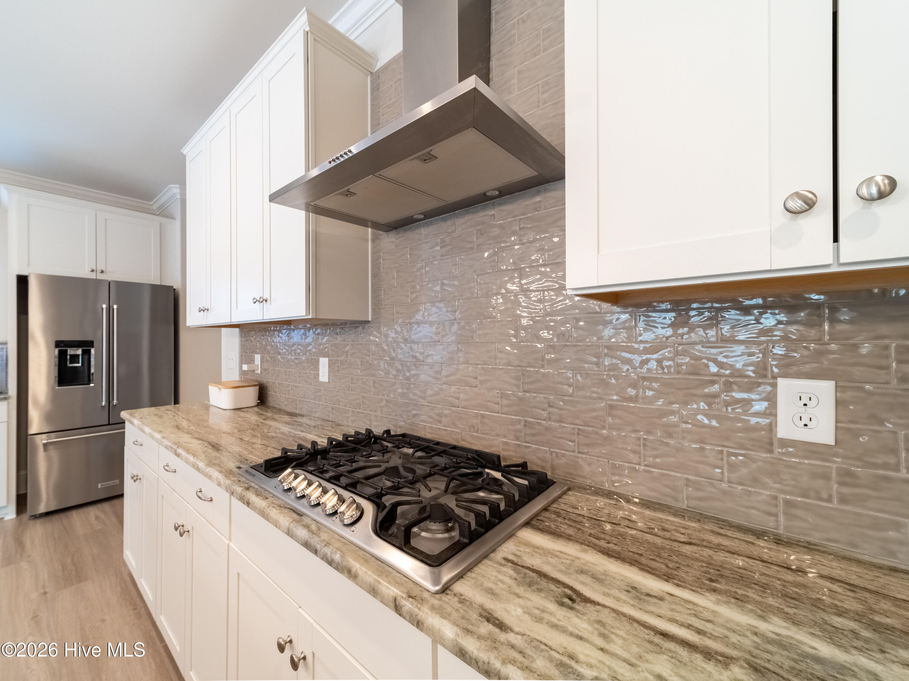 100549108 | Photo 10