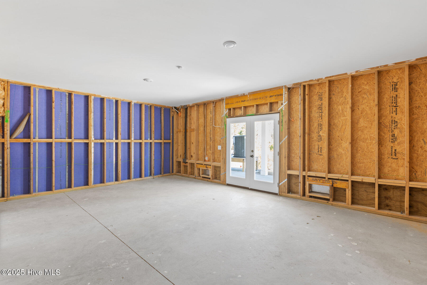 100520544 | Photo 35