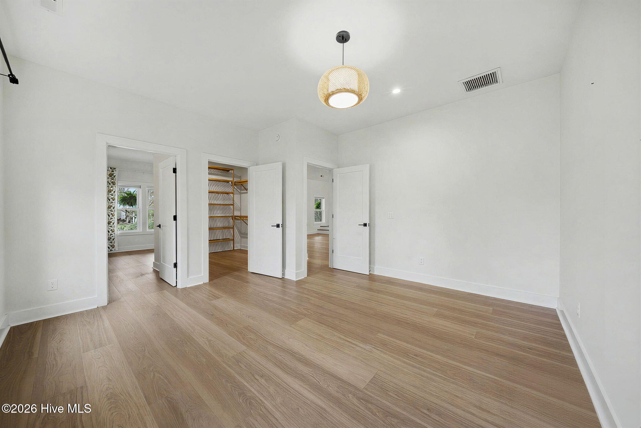 100564194 | Photo 22