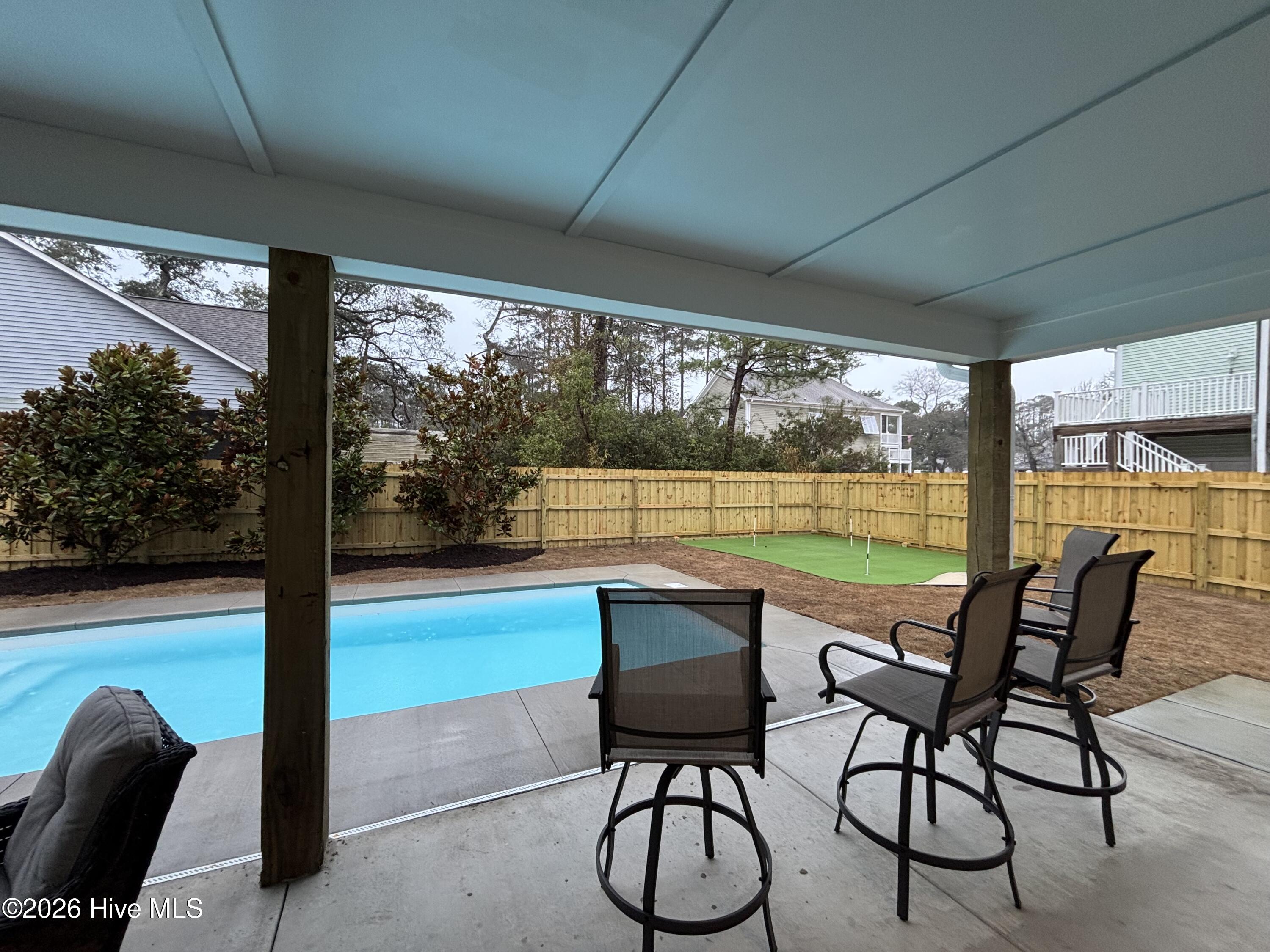 100516902 | Photo 123