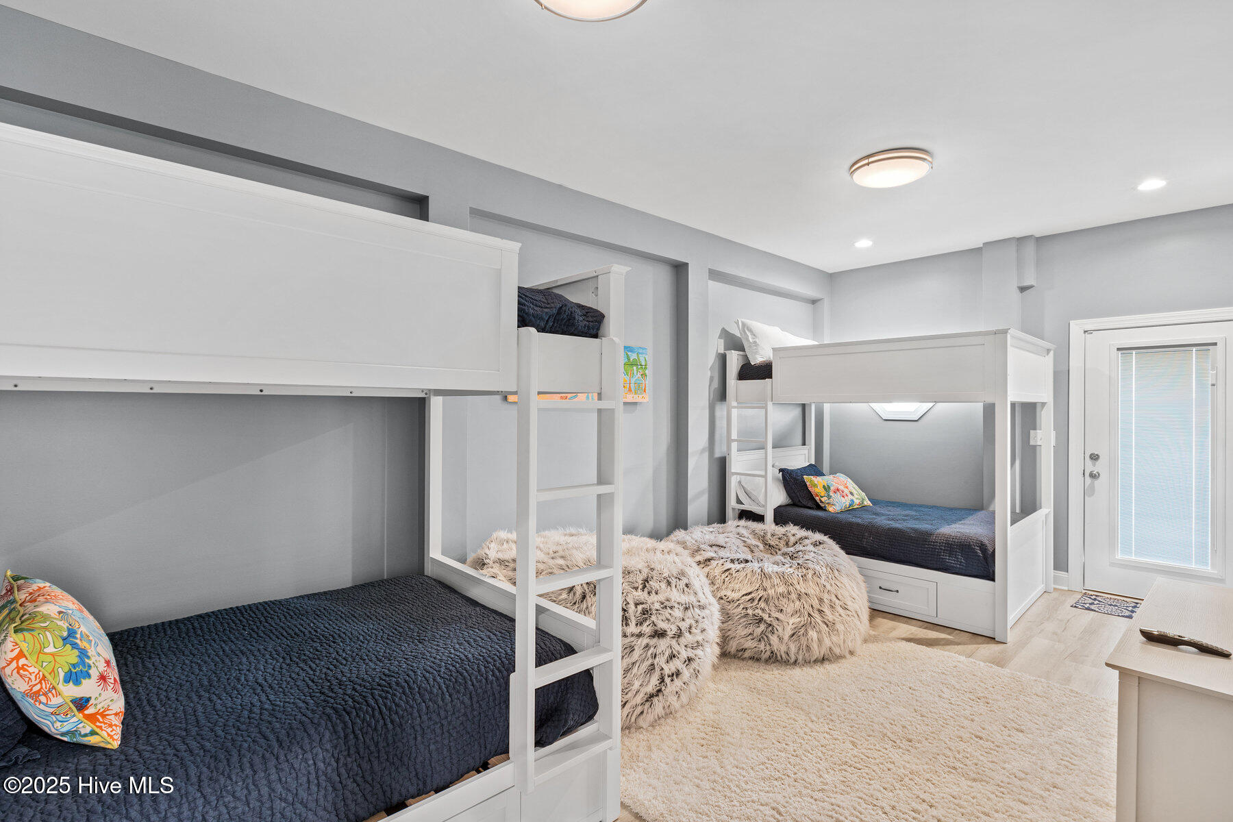 100518577 | Photo 35