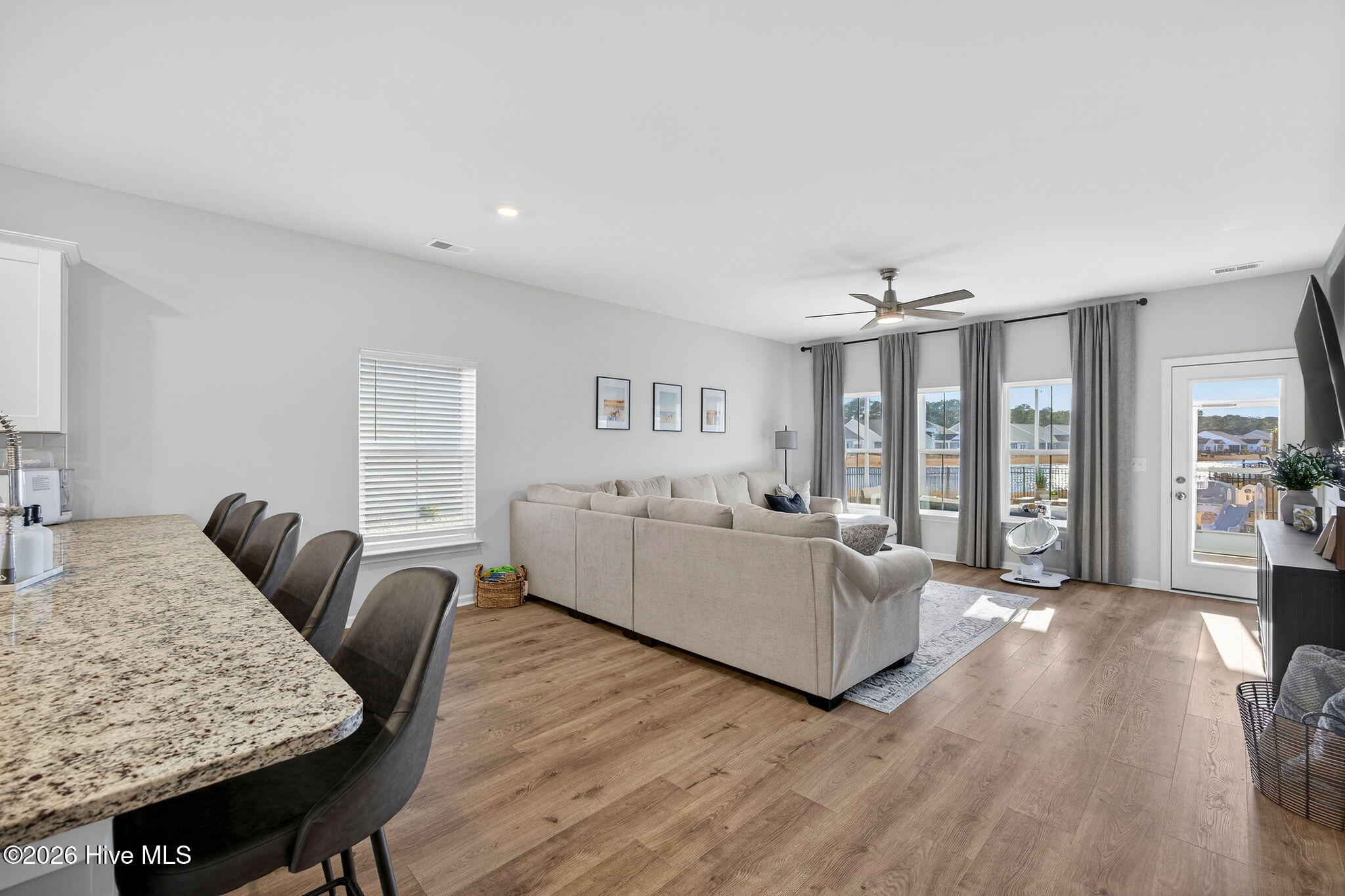 100550096 | Photo 16