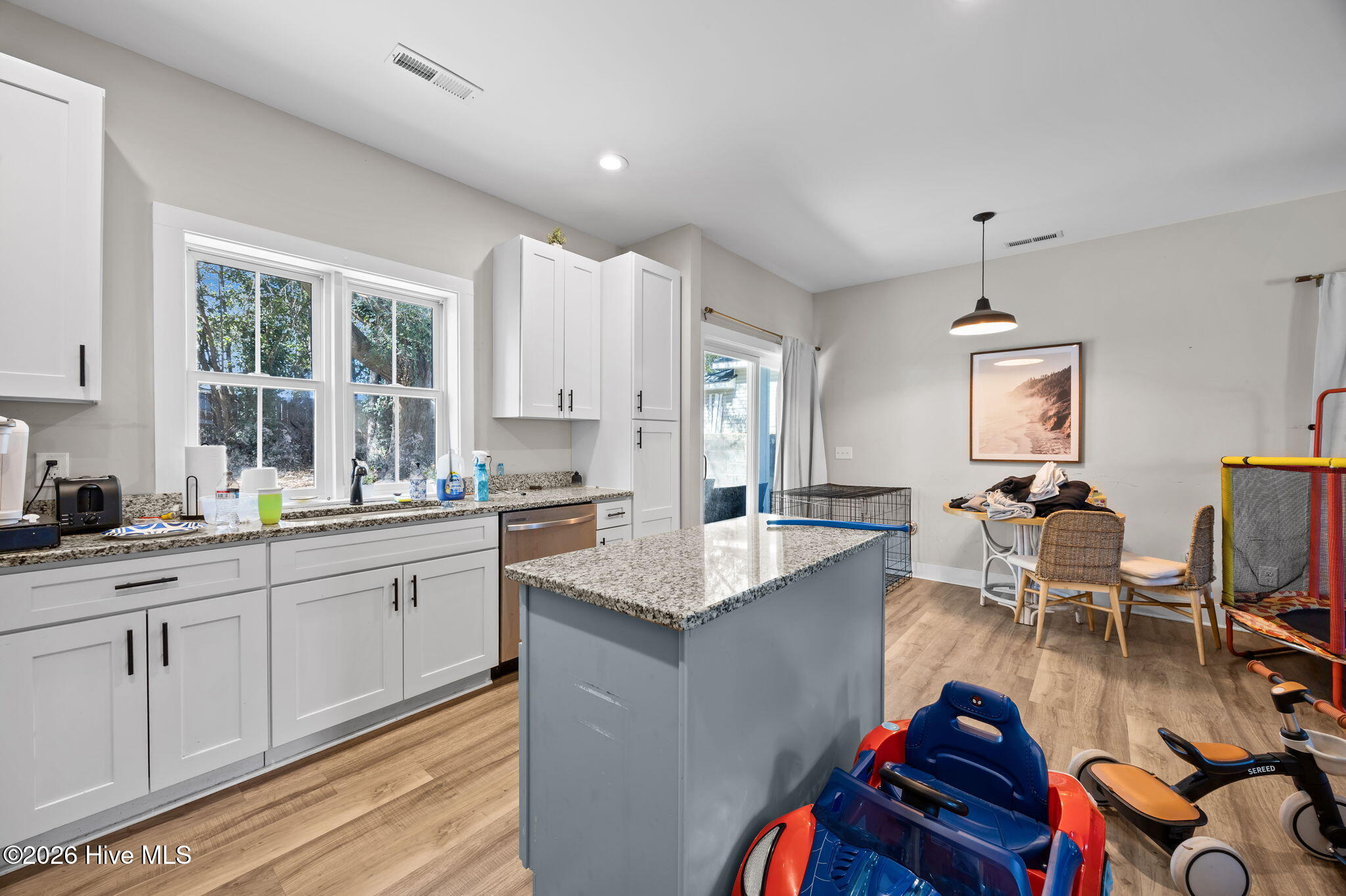 100556827 | Photo 11