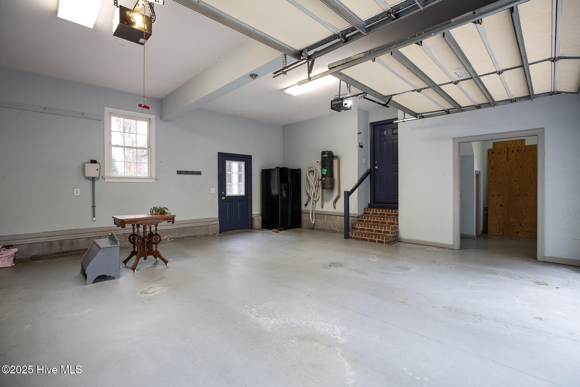 100545737 | Photo 76