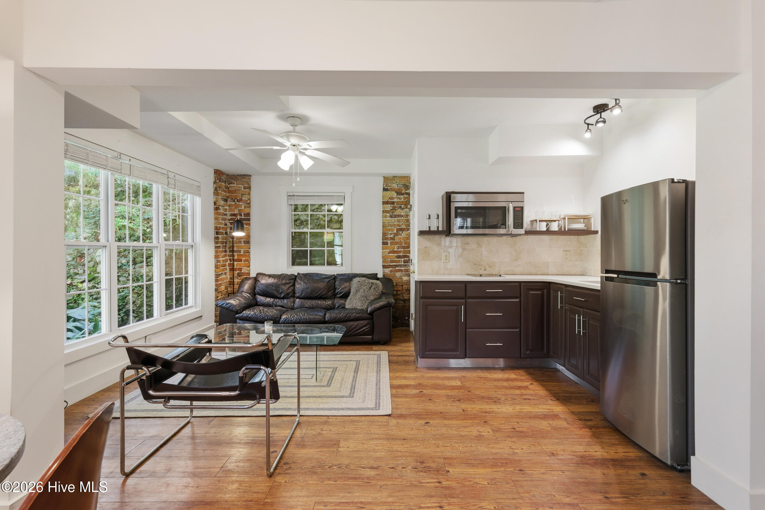 100561300 | Photo 48