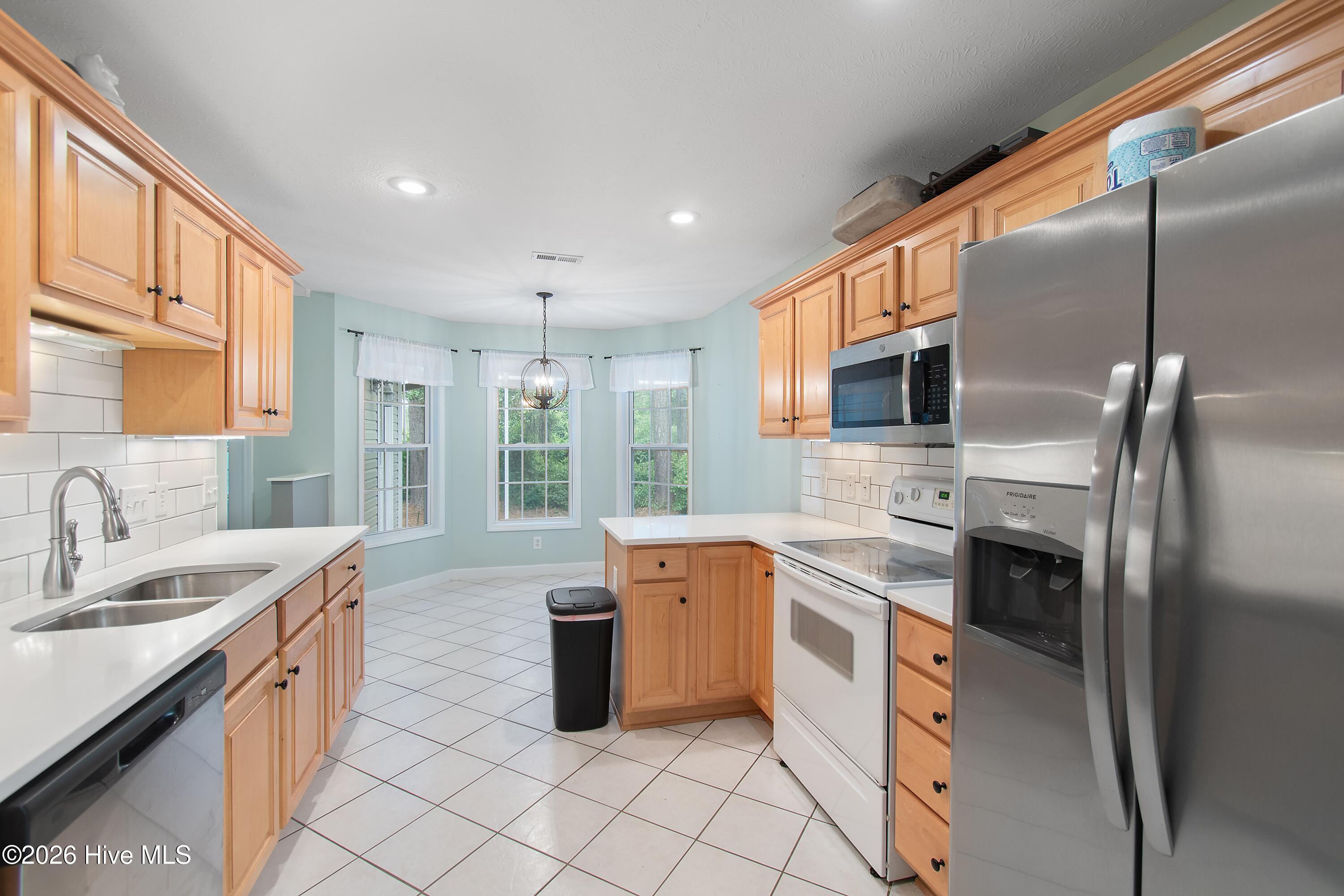 100570075 | Photo 17