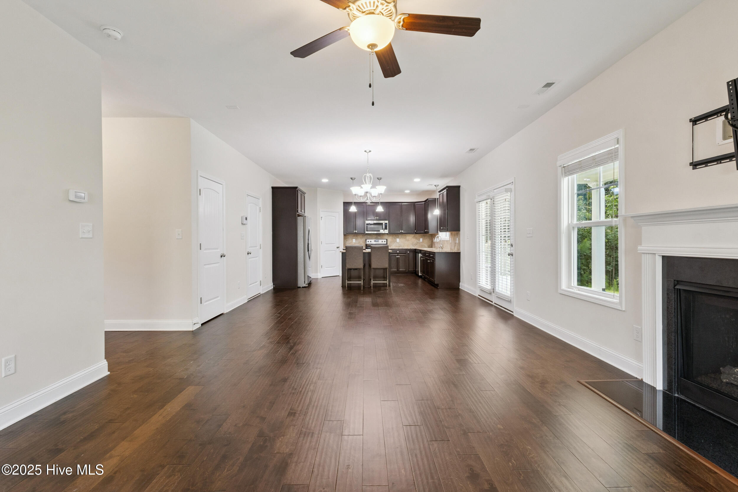 100521845 | Photo 12