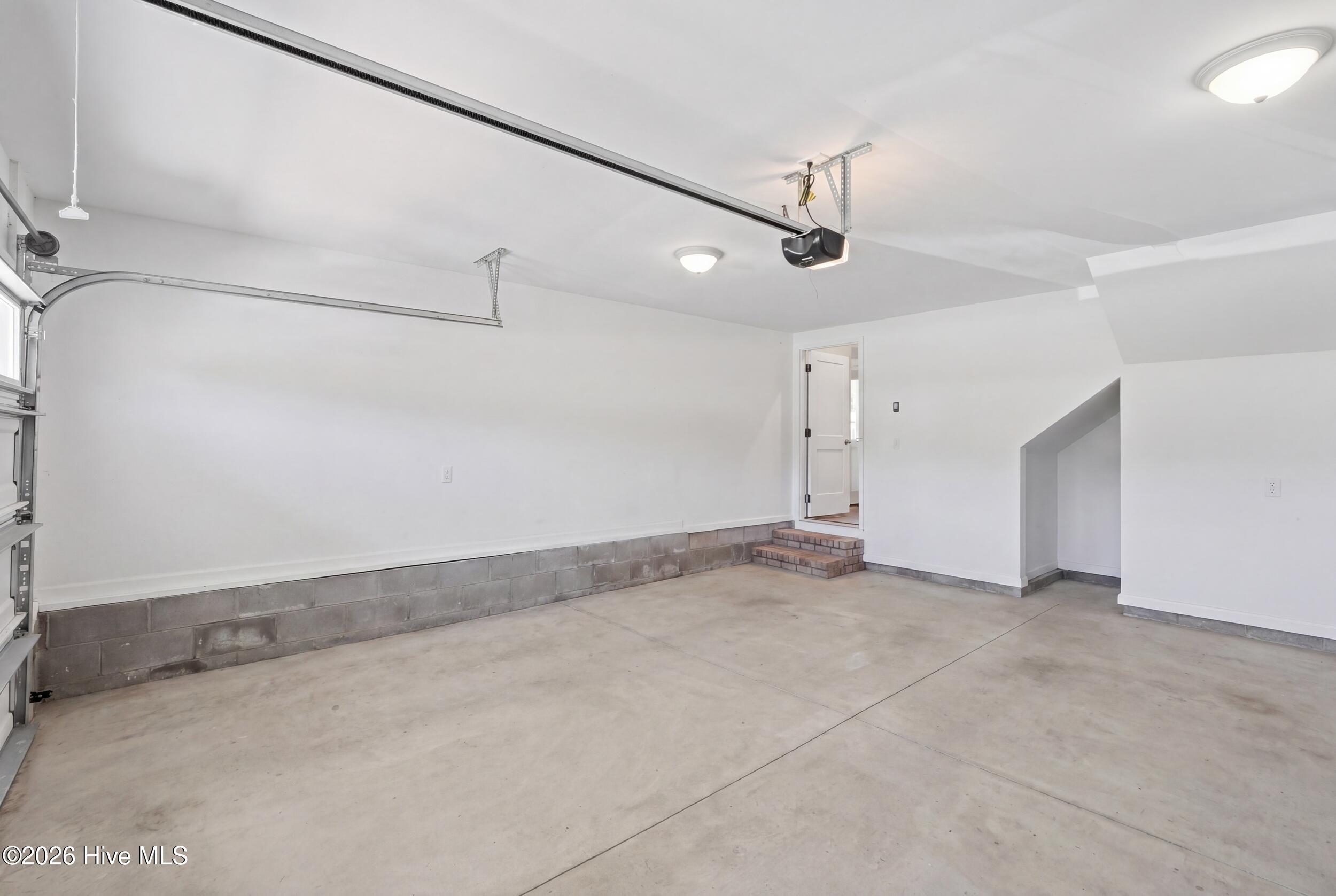 100567823 | Photo 61