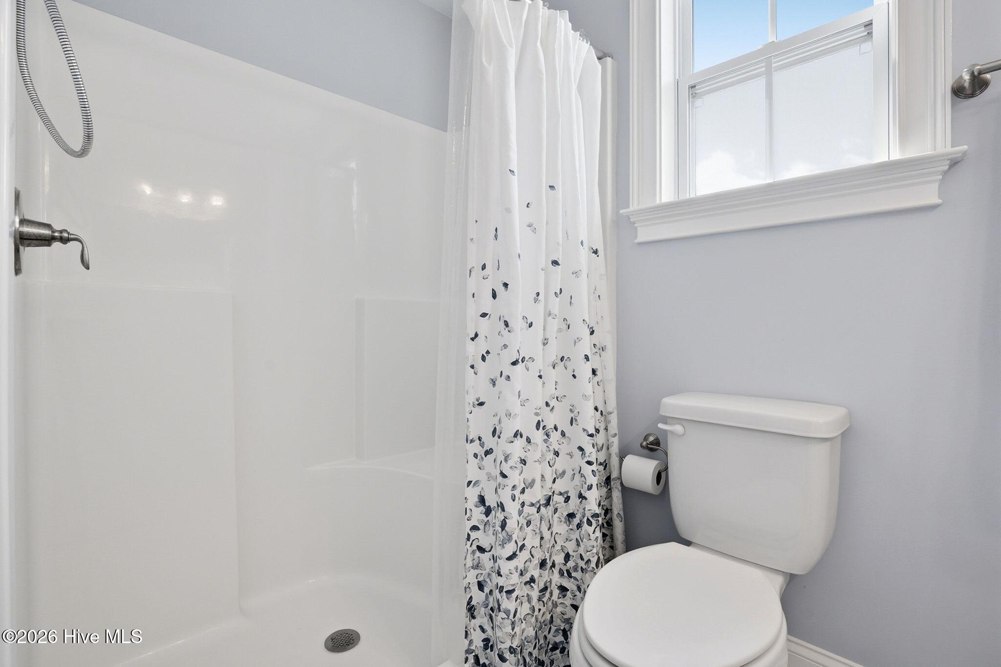 100556850 | Photo 35