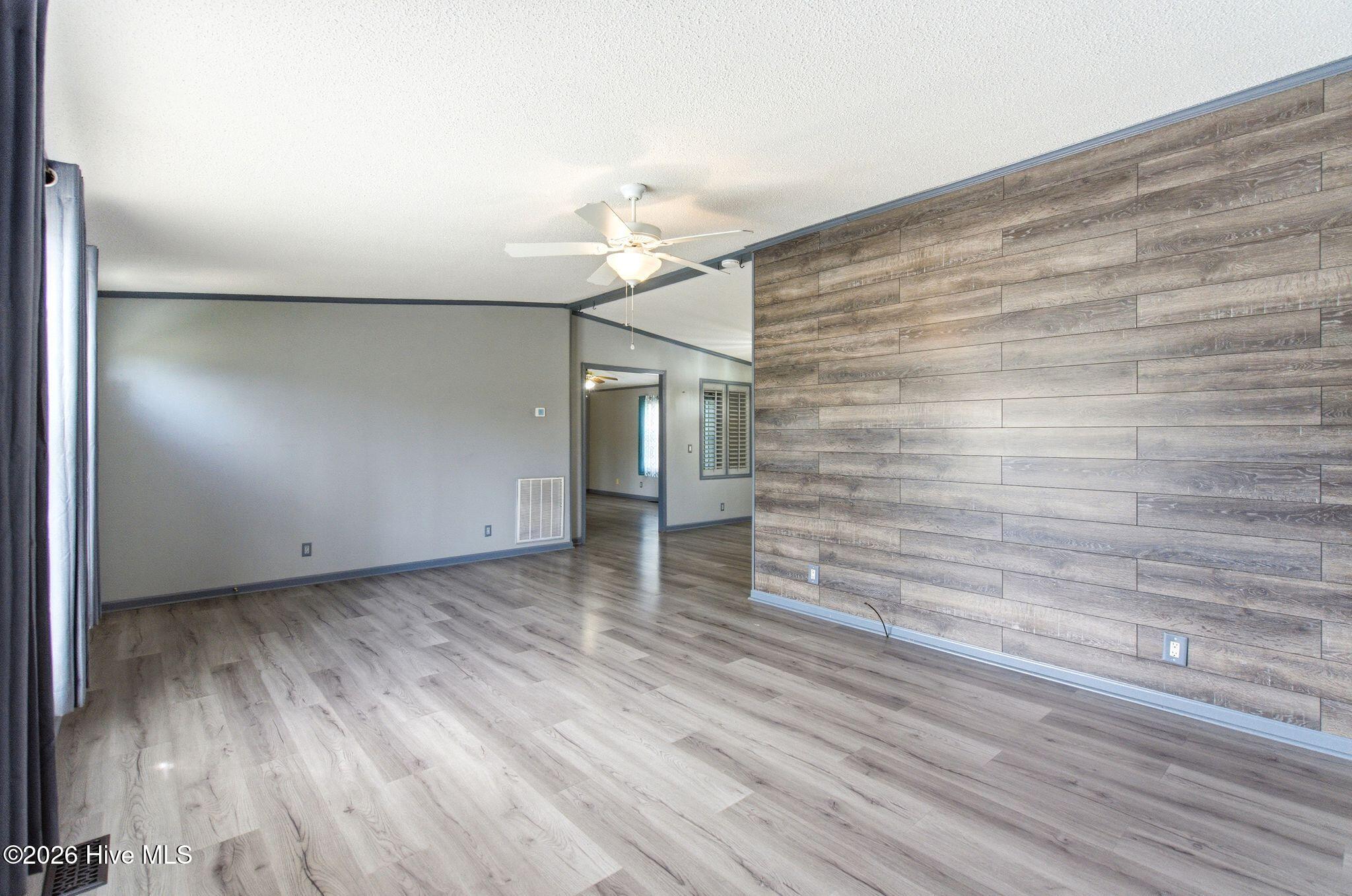 100561551 | Photo 13