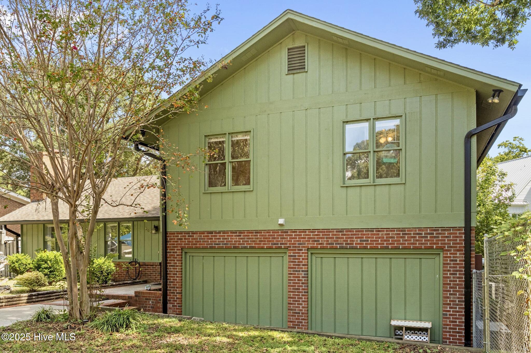 100532839 | Photo 10