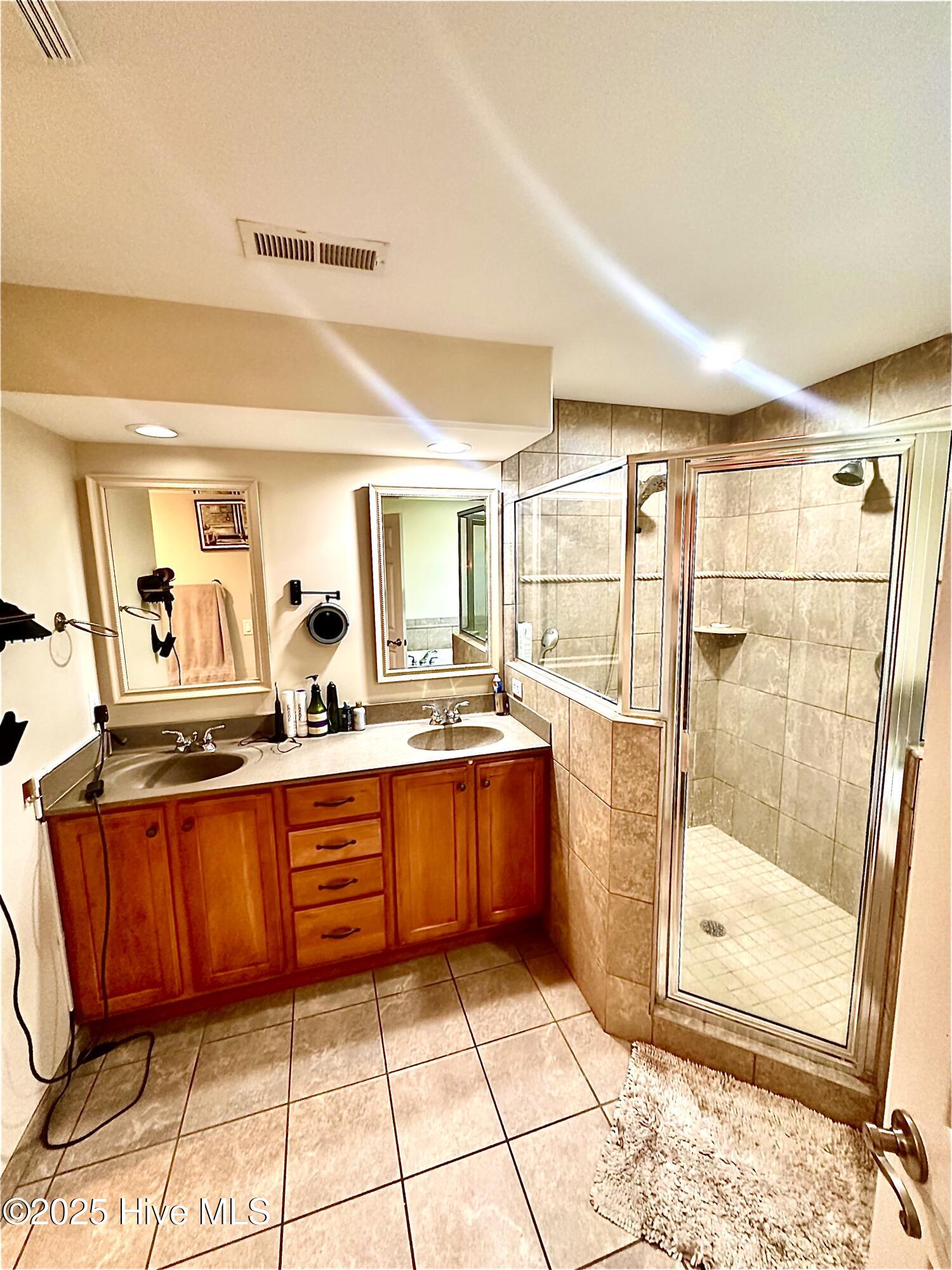 100523246 | Photo 19