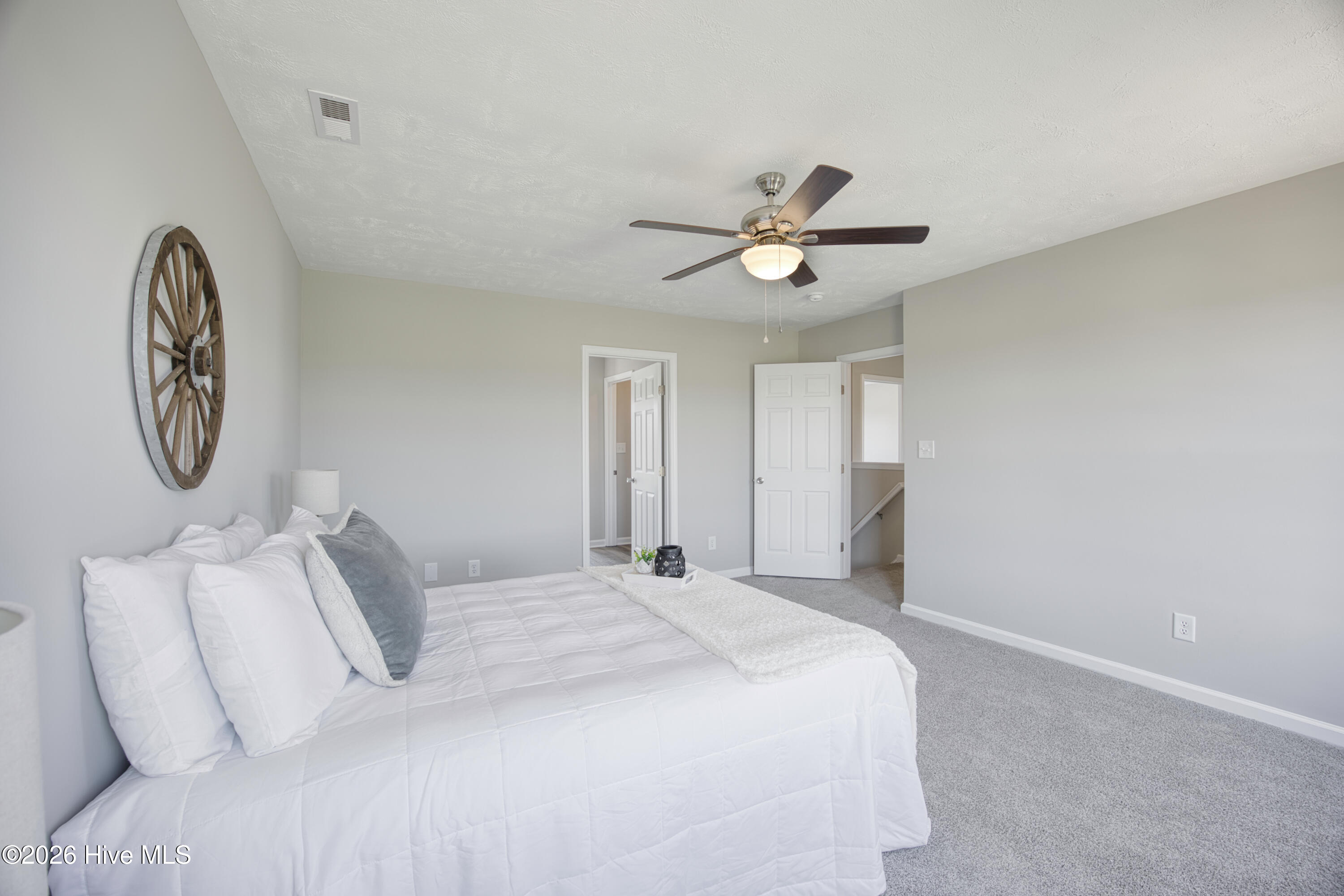 100570249 | Photo 22