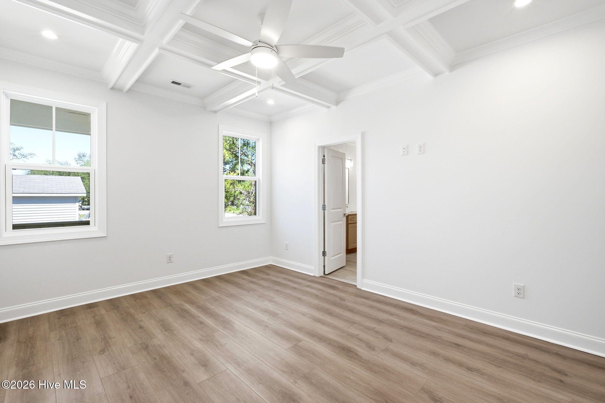 100565030 | Photo 23