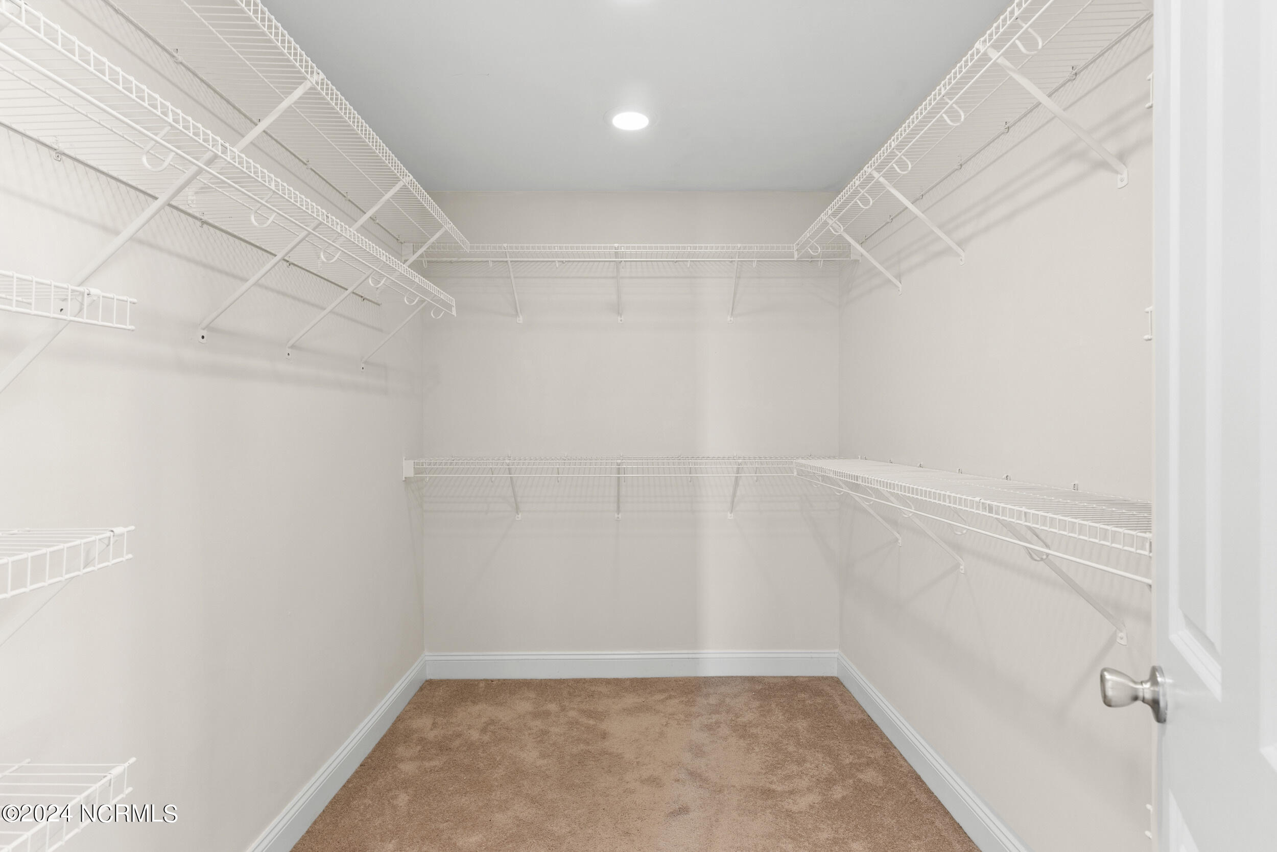 100564899 | Photo 16