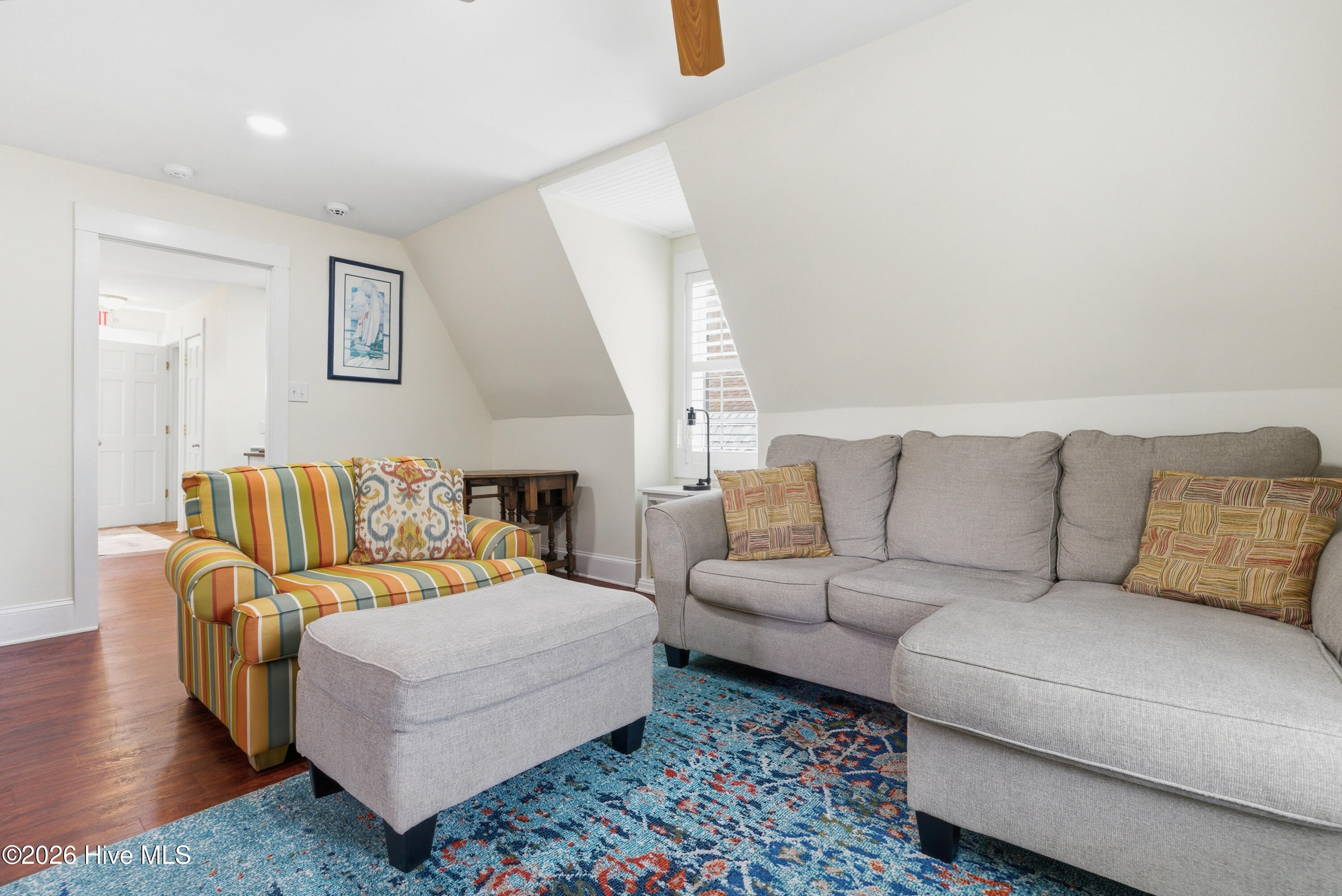 100565818 | Photo 40