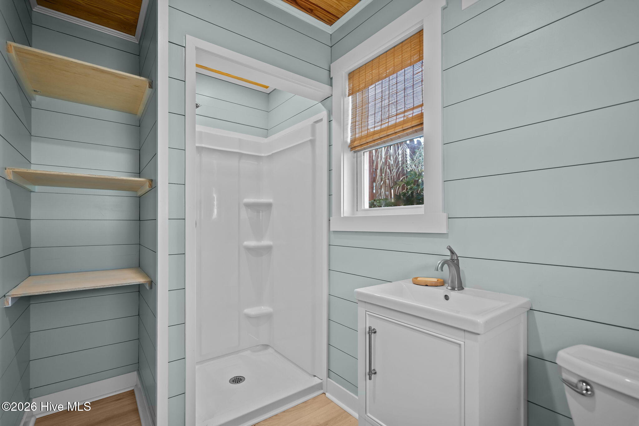 100548221 | Photo 46